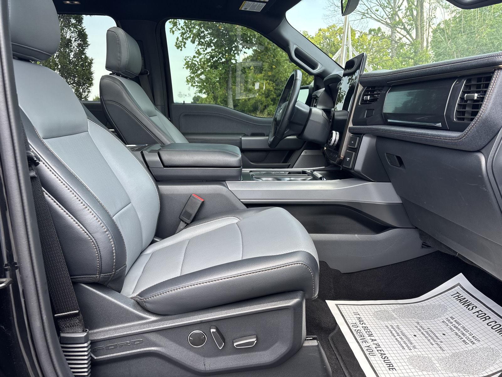 2024 Ford F-150 Lightning Lariat - Photo 11