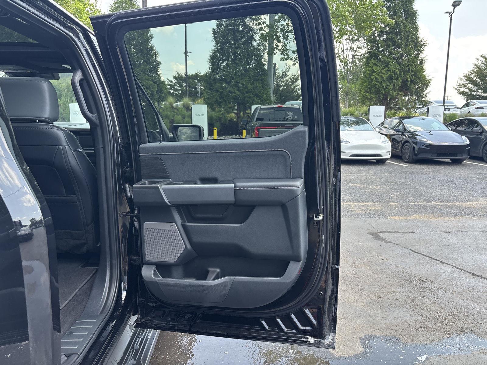 2024 Ford F-150 Lightning Lariat - Photo 13