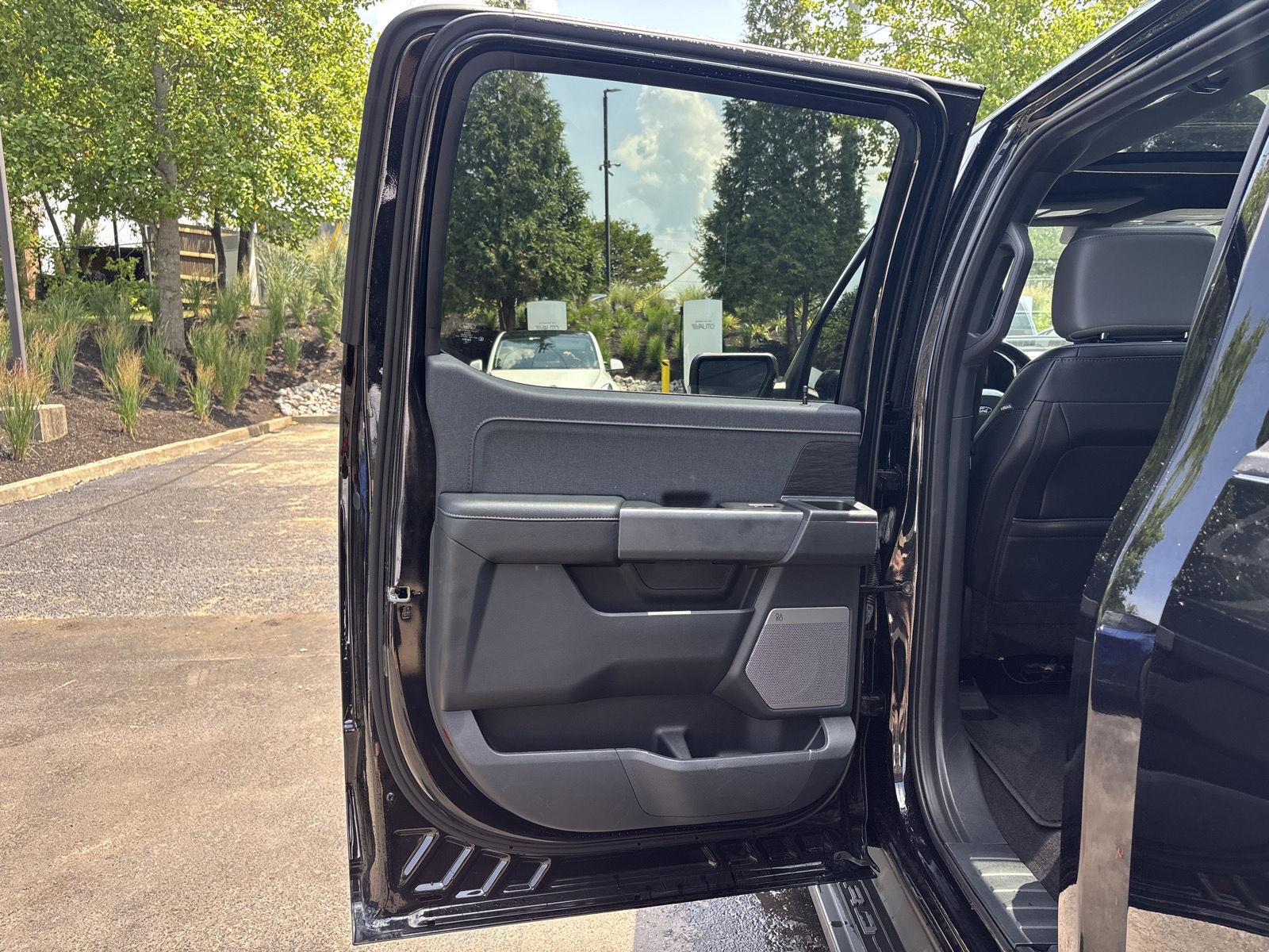 2024 Ford F-150 Lightning Lariat - Photo 21