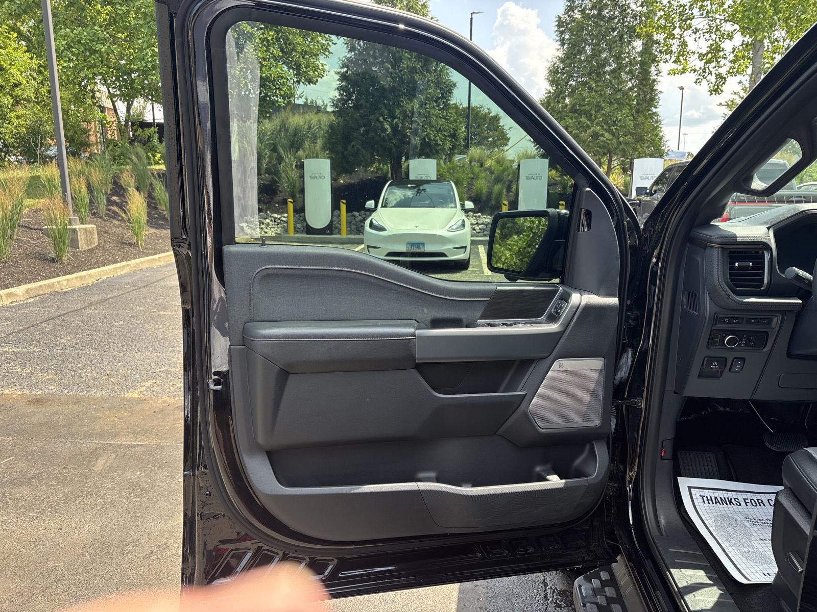 2024 Ford F-150 Lightning Lariat - Photo 24