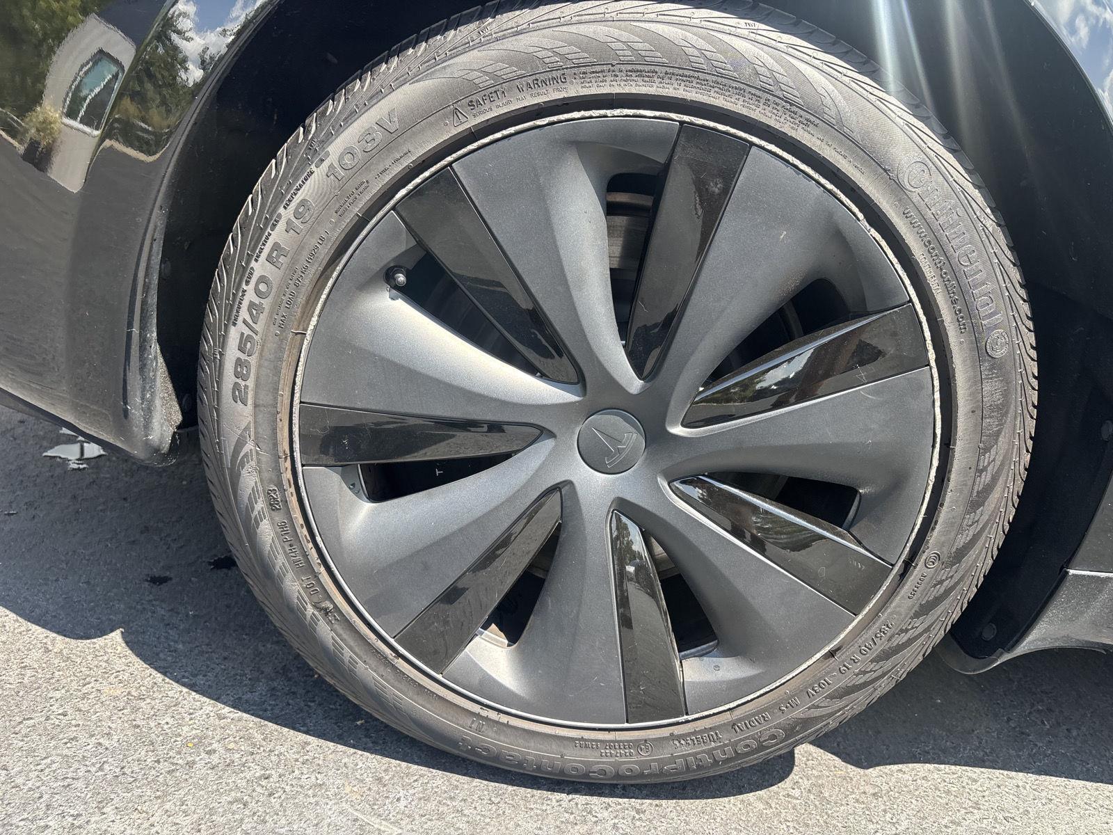 2021 Tesla Model S Plaid - Photo 14