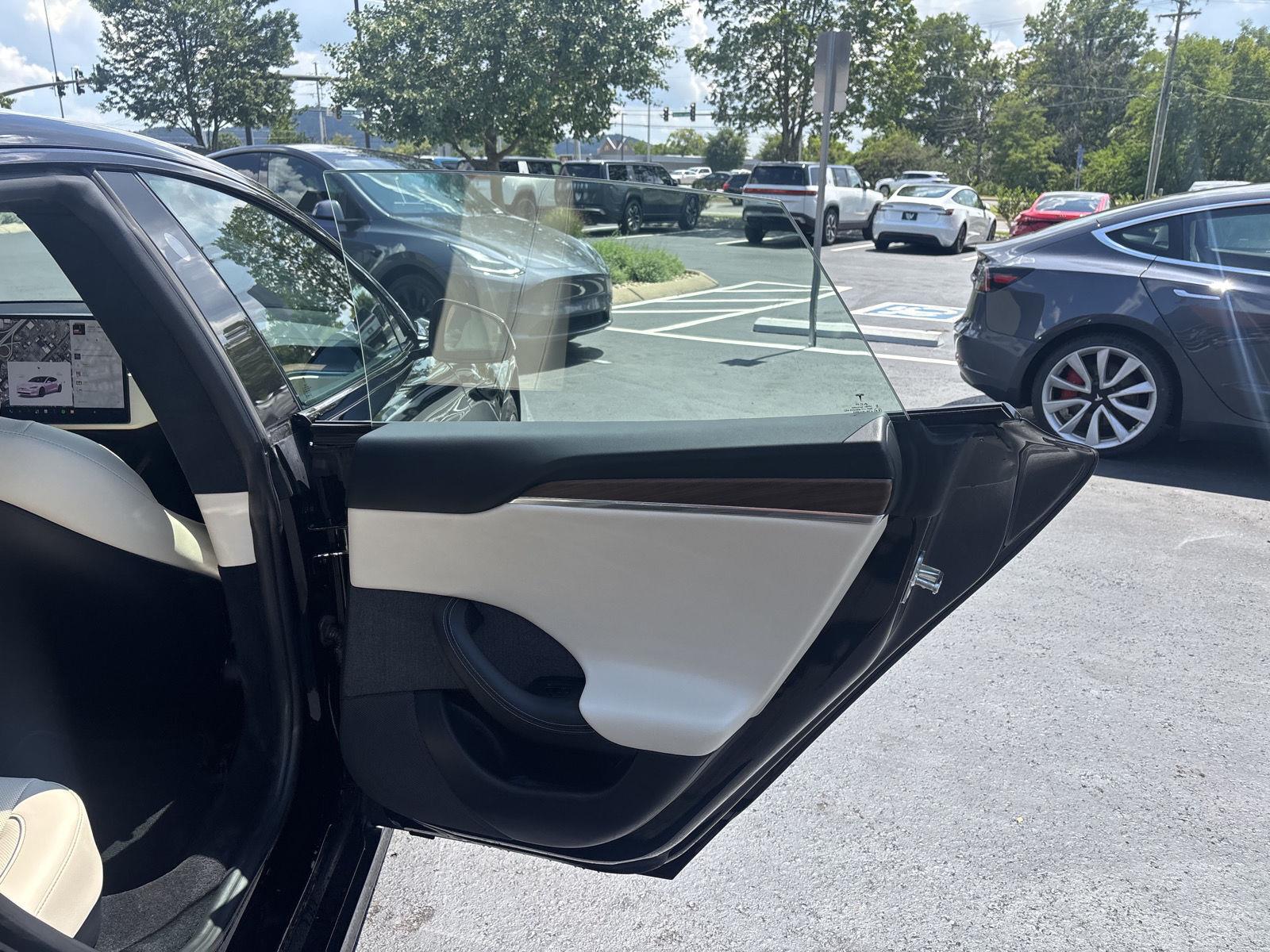 2021 Tesla Model S Plaid - Photo 18