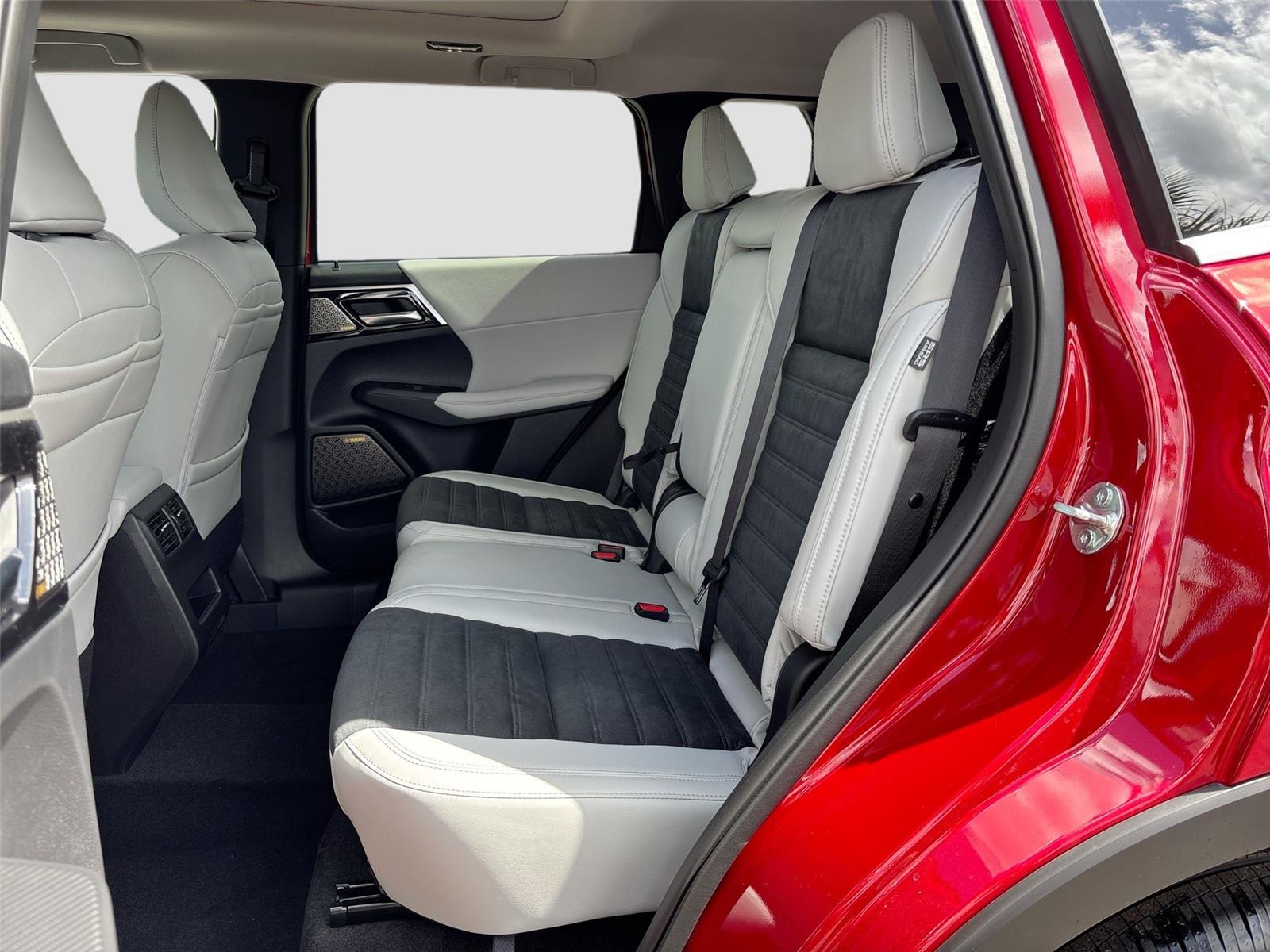 2026 Mitsubishi Outlander SE