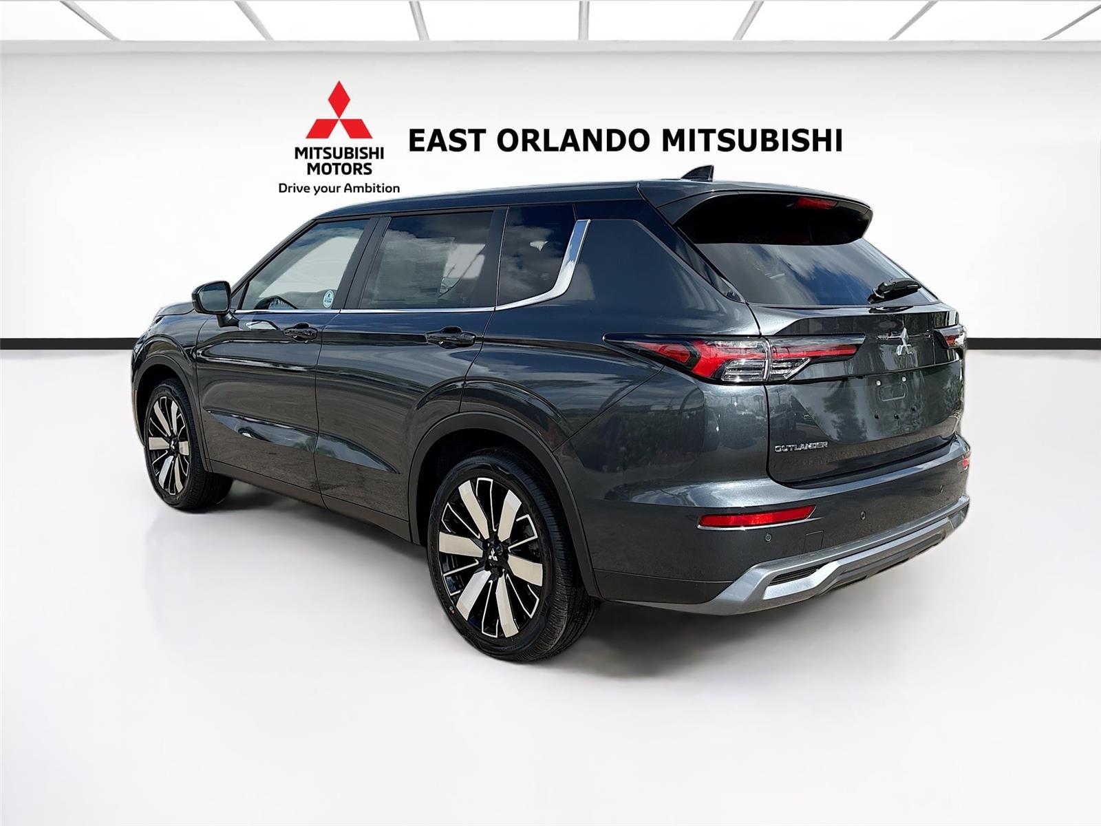 2026 Mitsubishi Outlander SE
