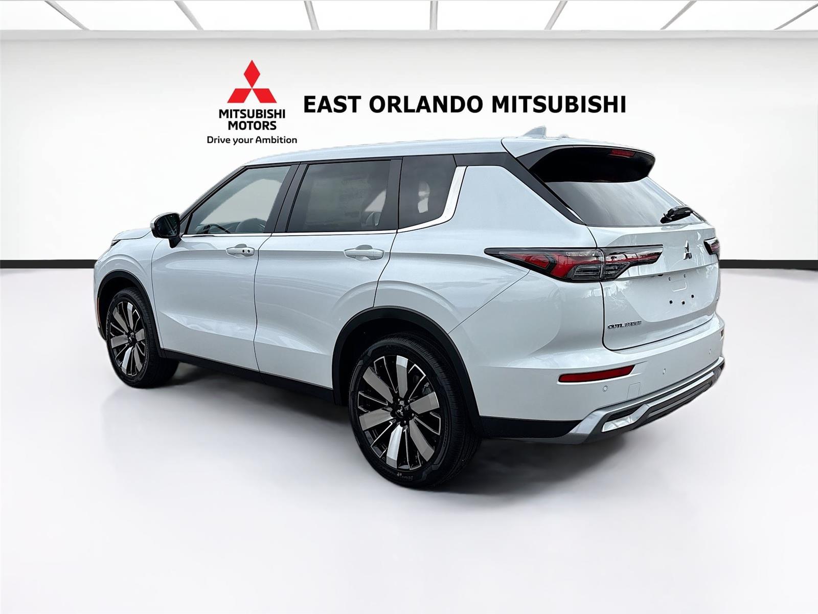 2026 Mitsubishi Outlander SE