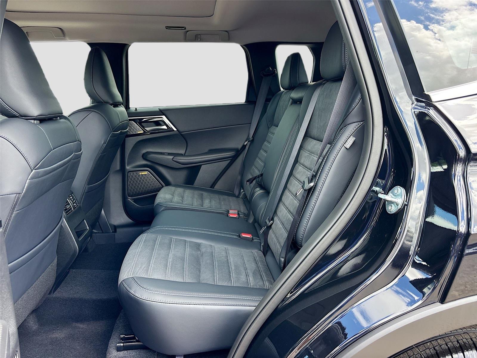 2026 Mitsubishi Outlander SE