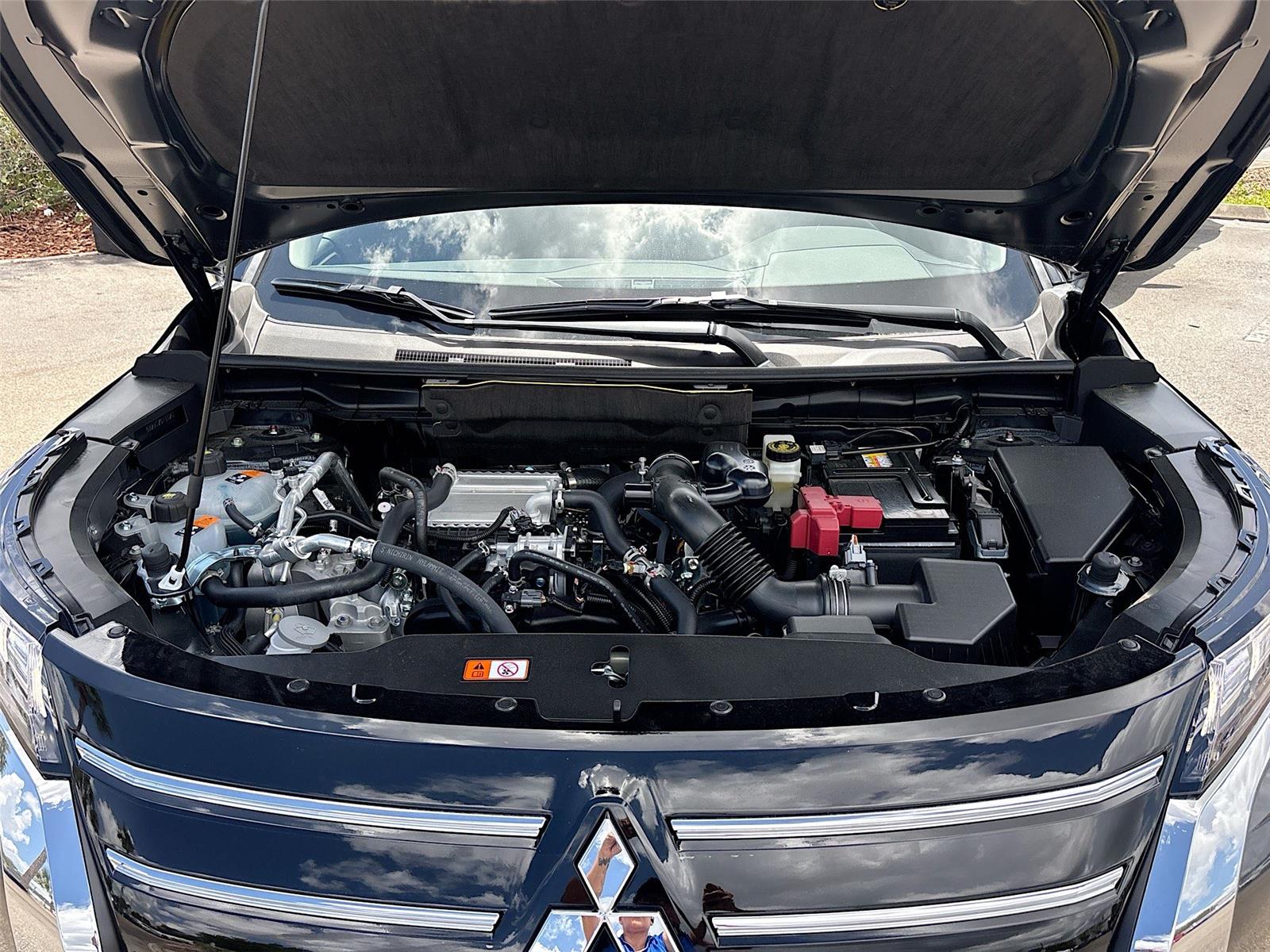 2026 Mitsubishi Outlander SE