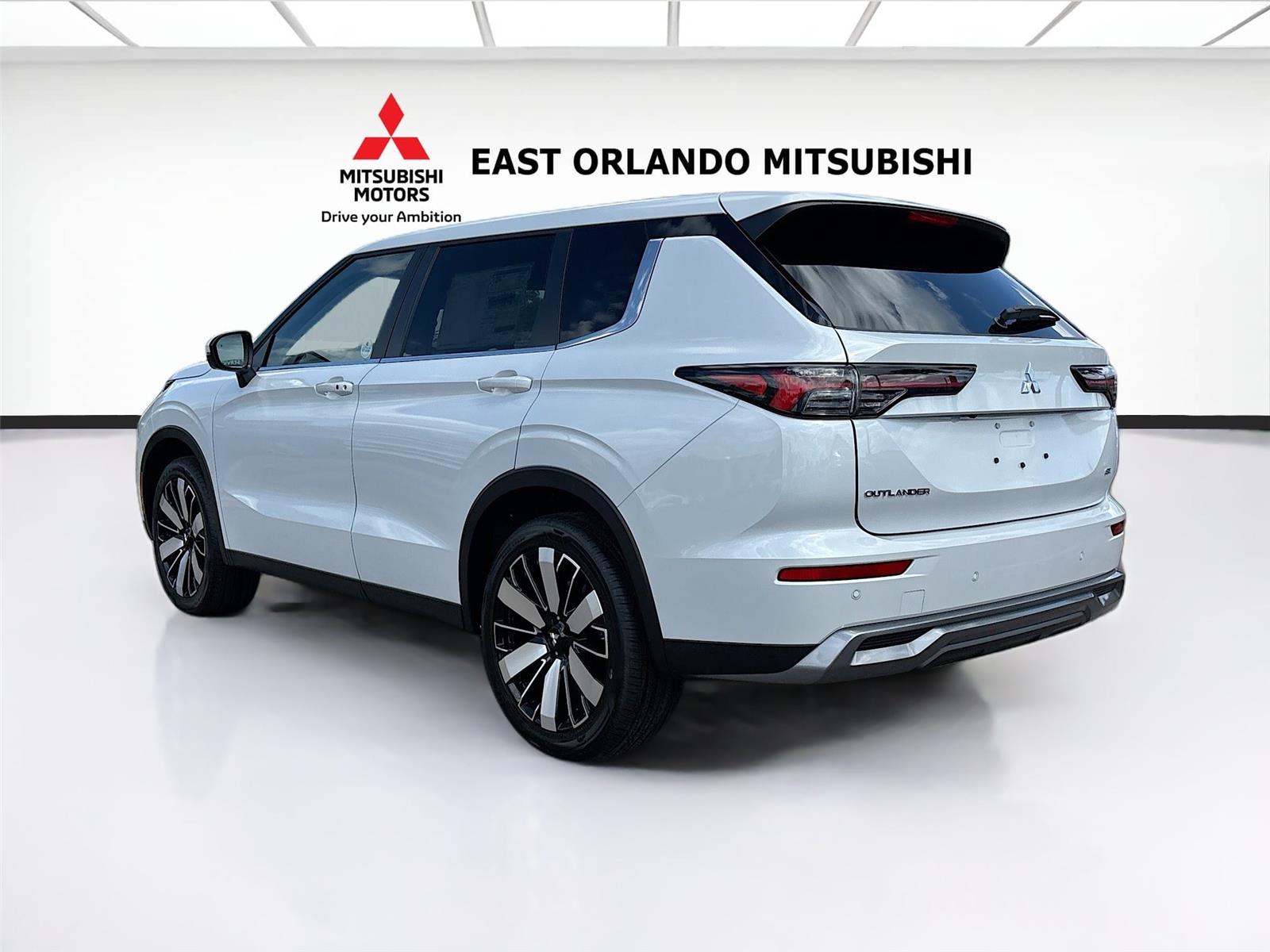 2026 Mitsubishi Outlander SE