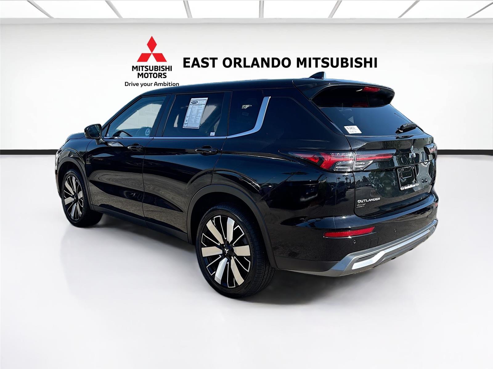 2025 Mitsubishi Outlander SE
