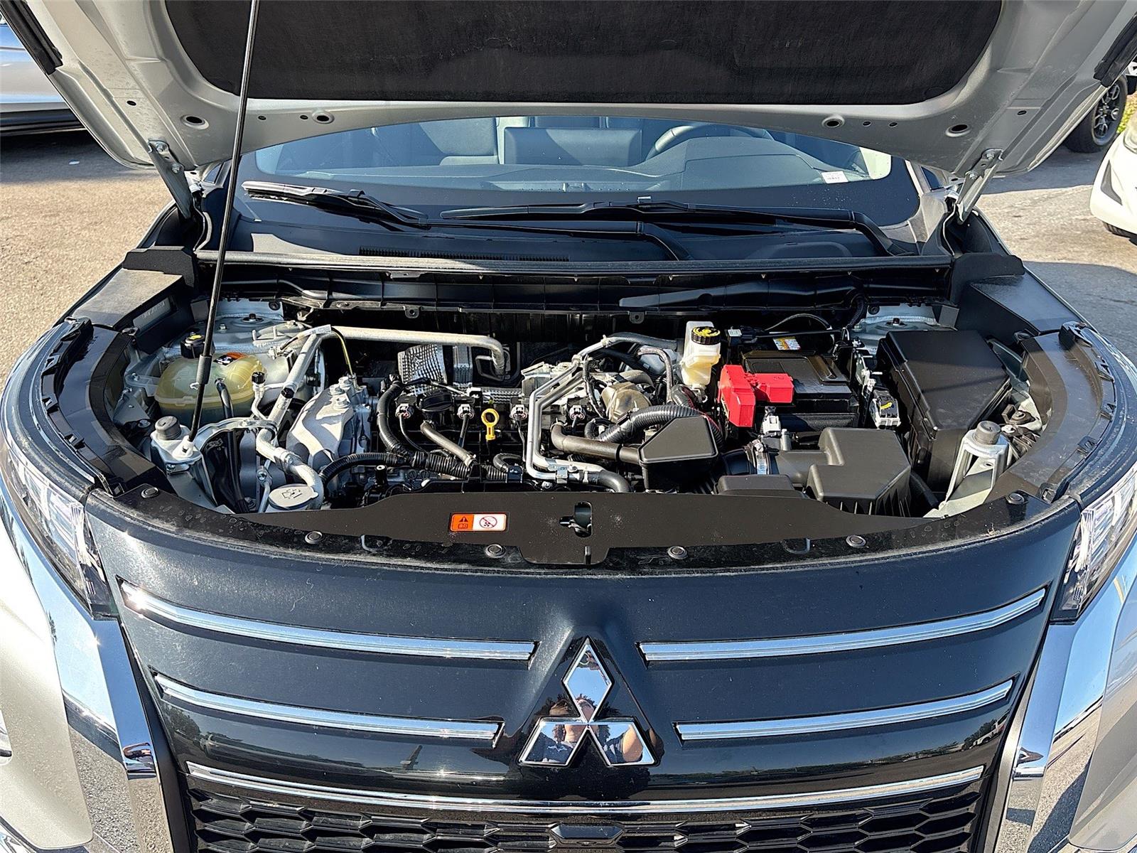 2025 Mitsubishi Outlander SE