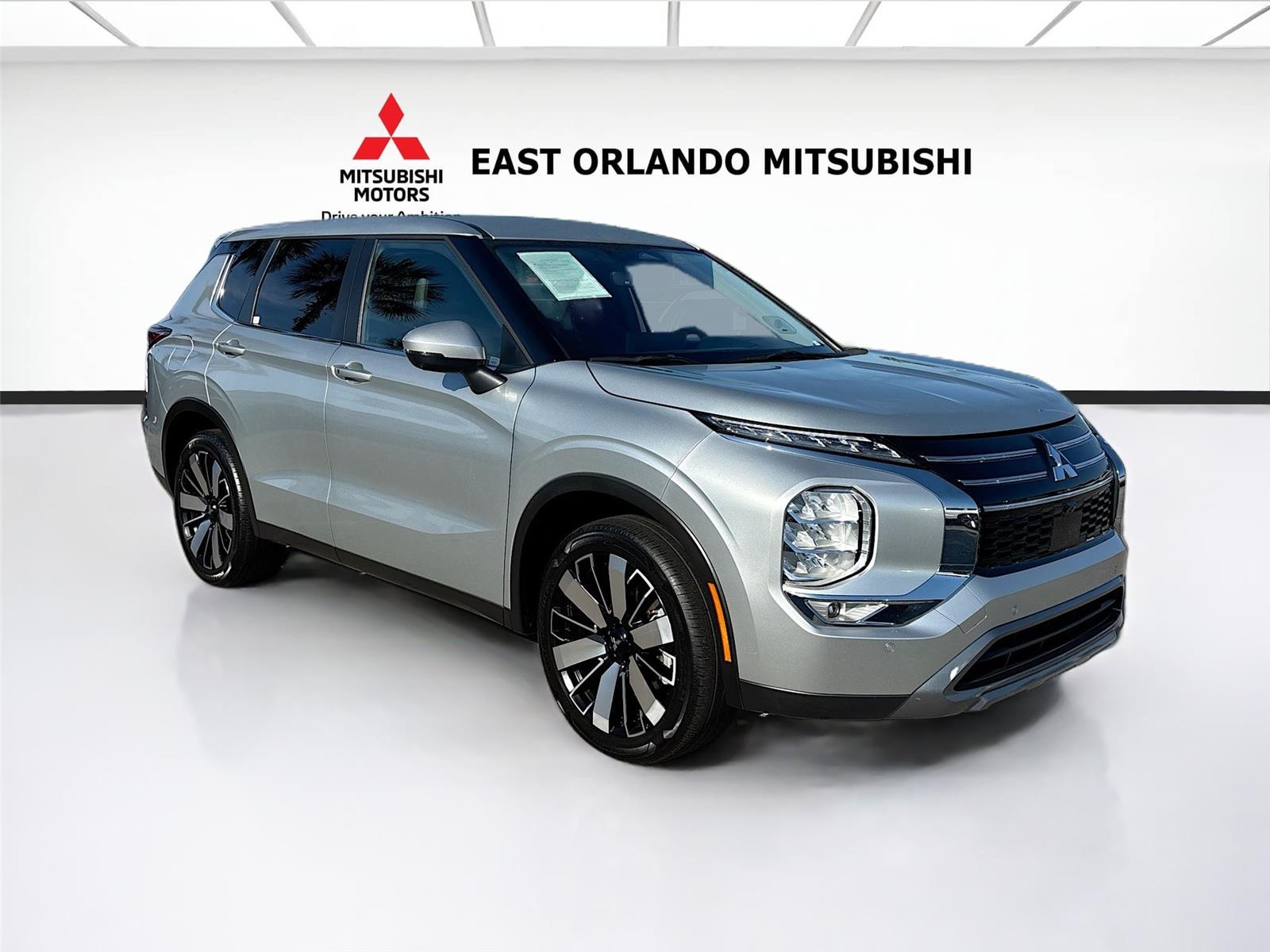 Alloy Silver Metallic 2025 Mitsubishi Outlander SUV / Crossover Front-Wheel Drive Continuously Variable Transmission