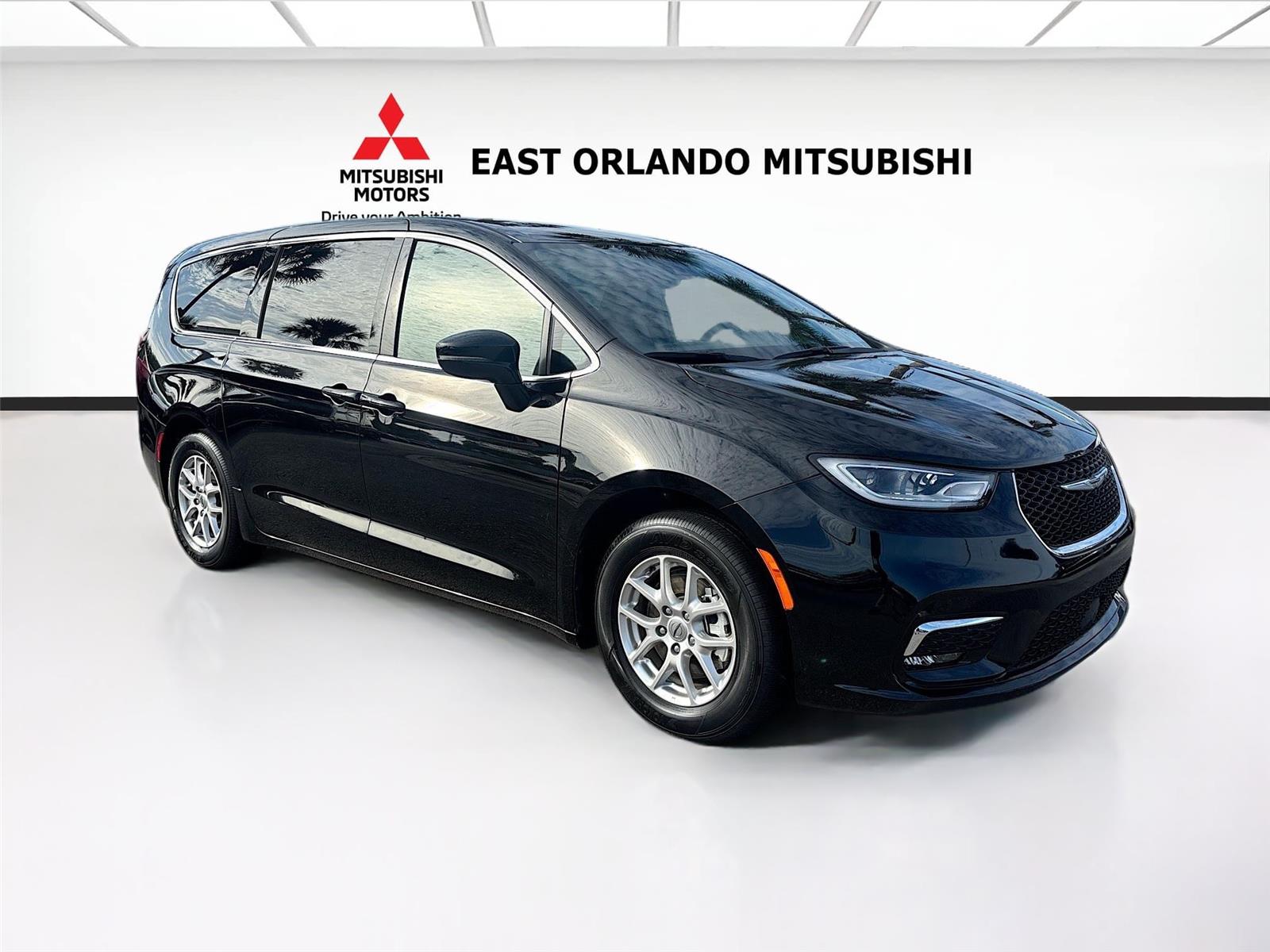 Diamond Black Crystal Pearlcoat 2025 Chrysler Pacifica Select FWD Minivan Front-Wheel Drive 9-Speed Automatic