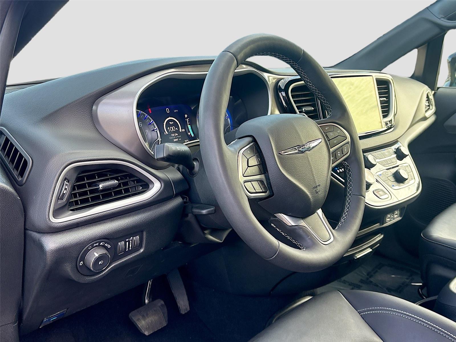 2025 Chrysler Pacifica Select