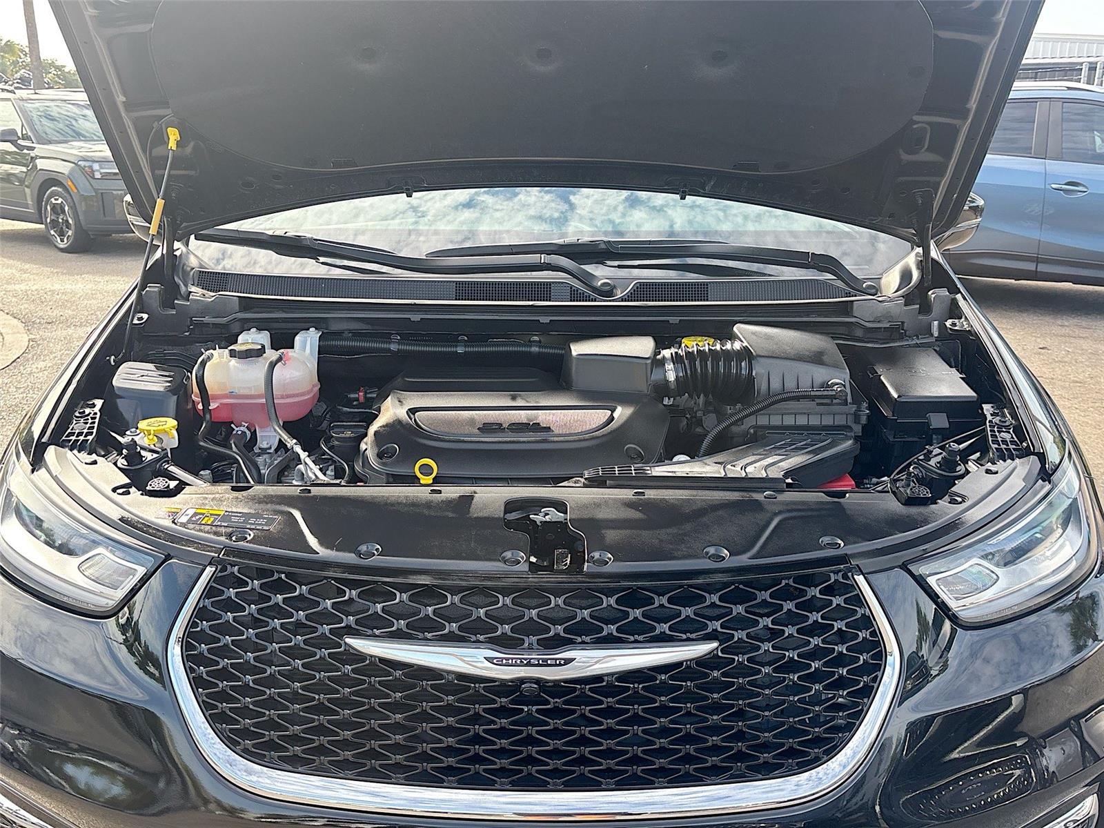 2025 Chrysler Pacifica Select