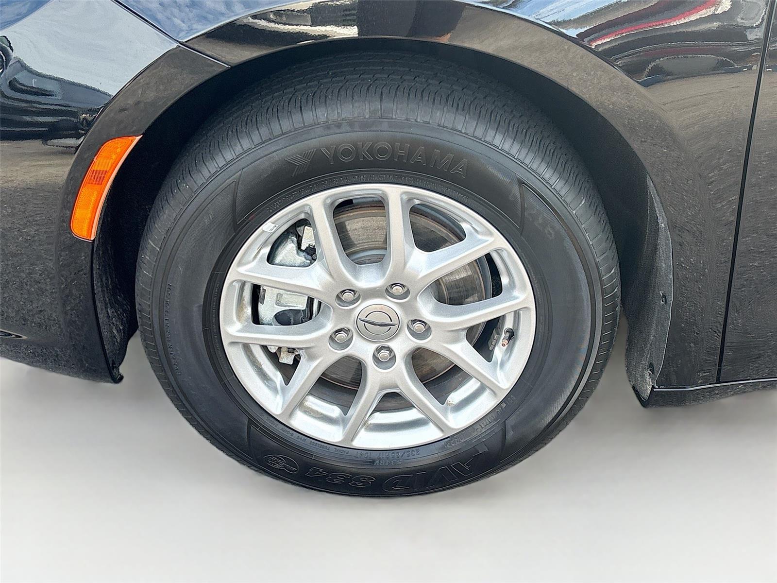 2025 Chrysler Pacifica Select