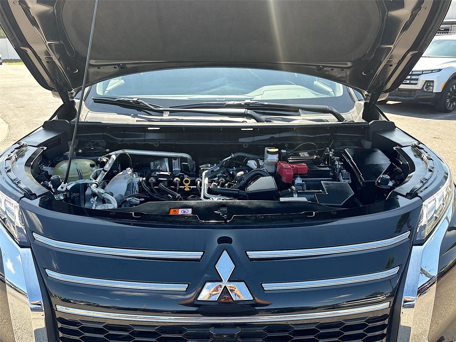 2025 Mitsubishi Outlander SE