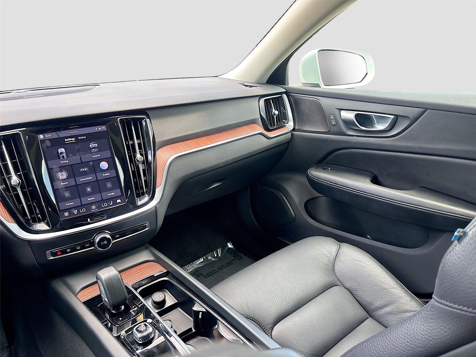 2025 Volvo V60 Cross Country Plus