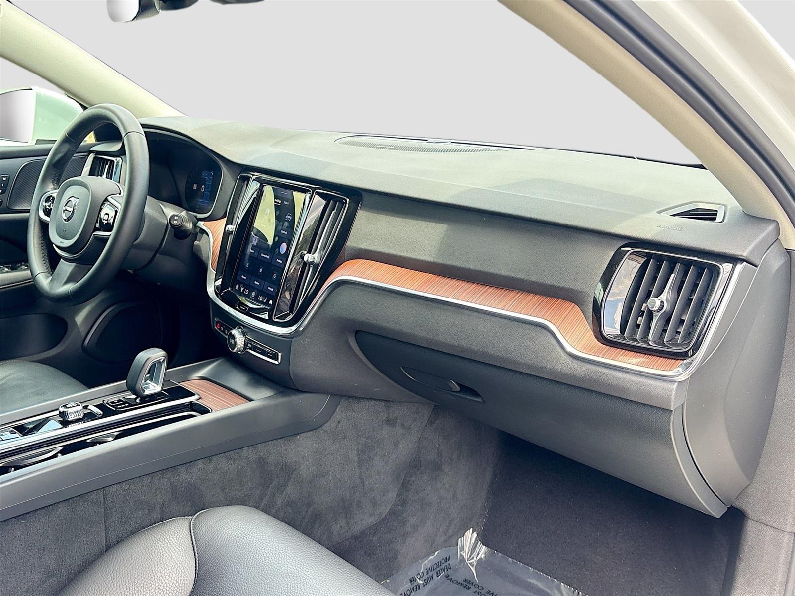 2025 Volvo V60 Cross Country Plus