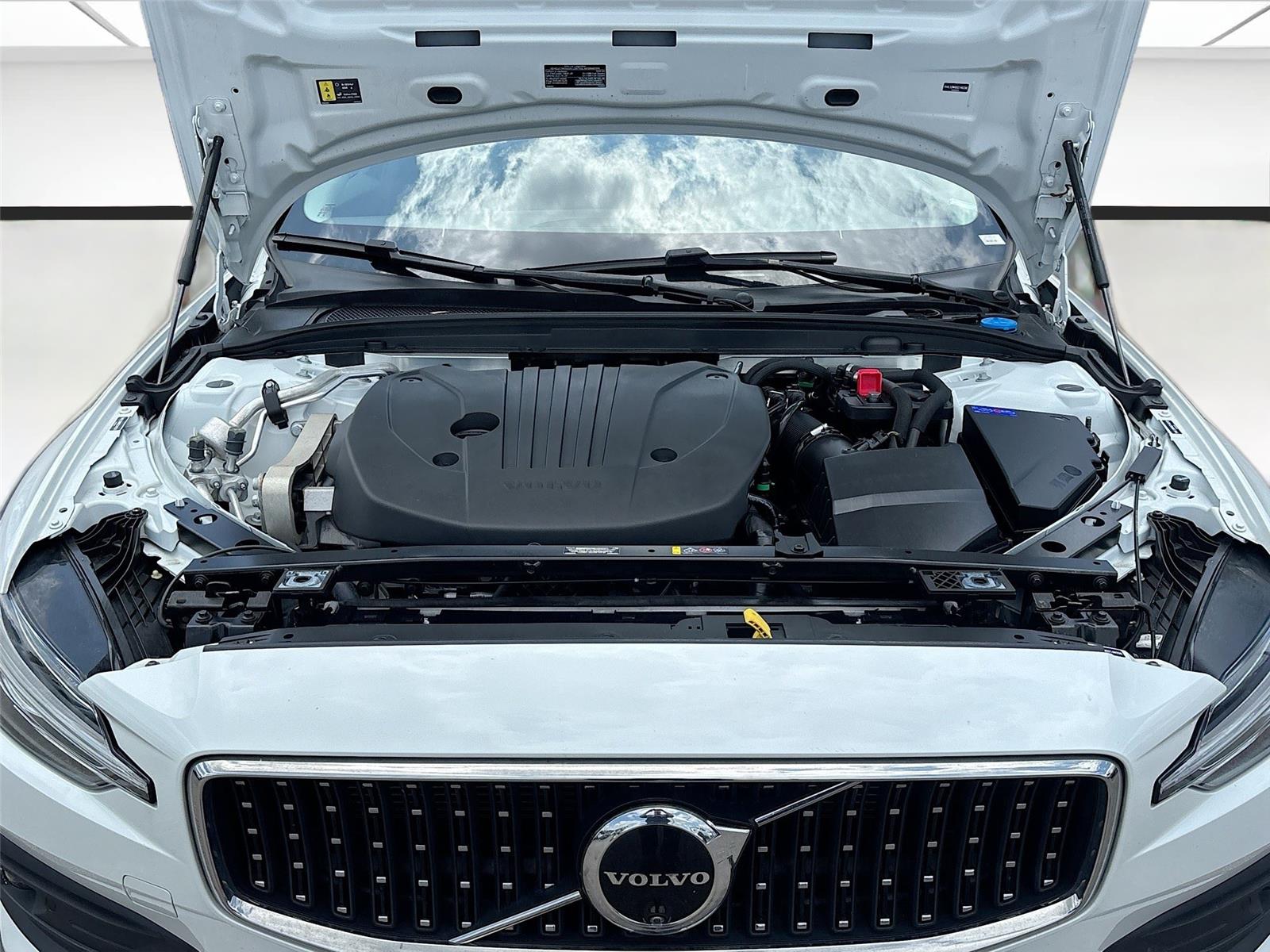 2025 Volvo V60 Cross Country Plus