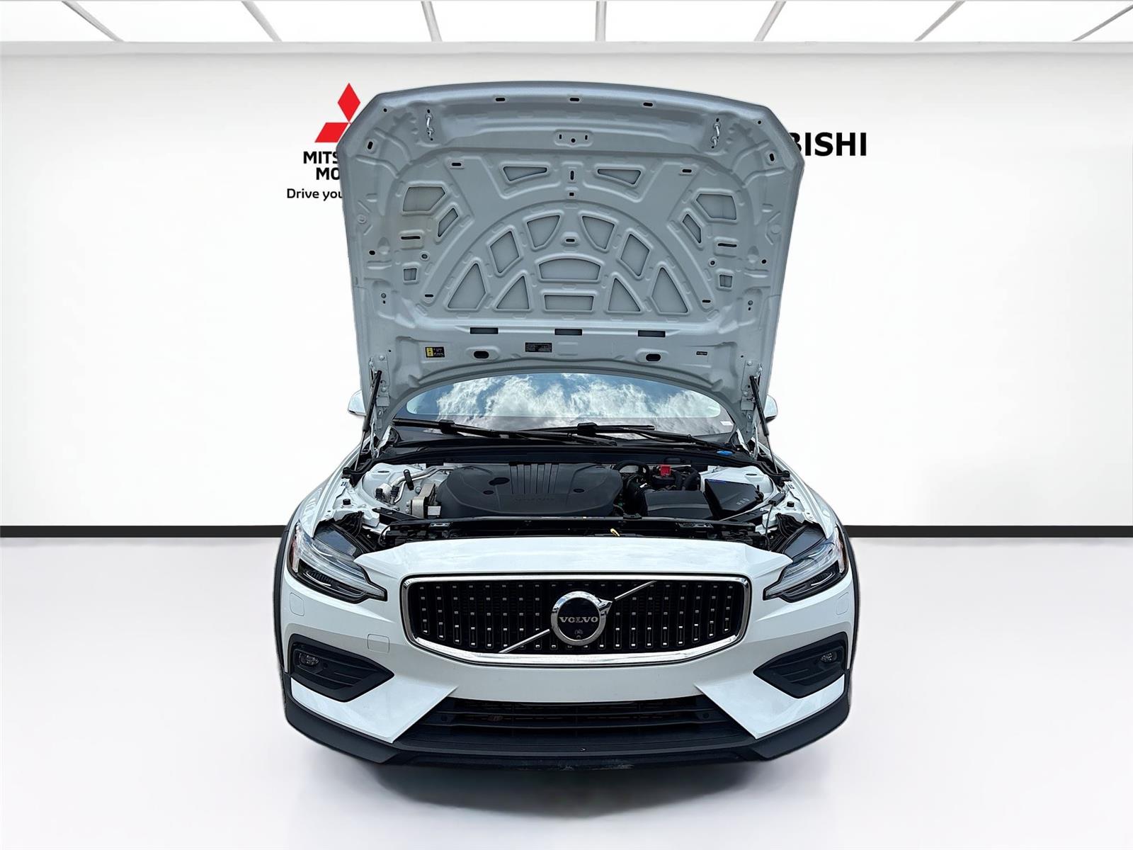 2025 Volvo V60 Cross Country Plus