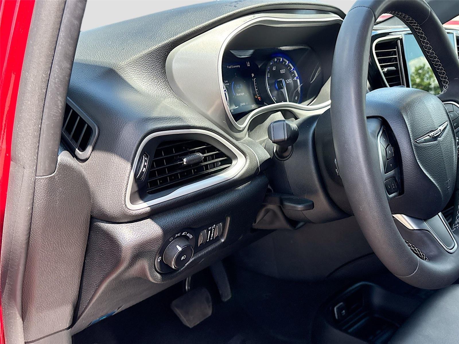 2025 Chrysler Pacifica Select