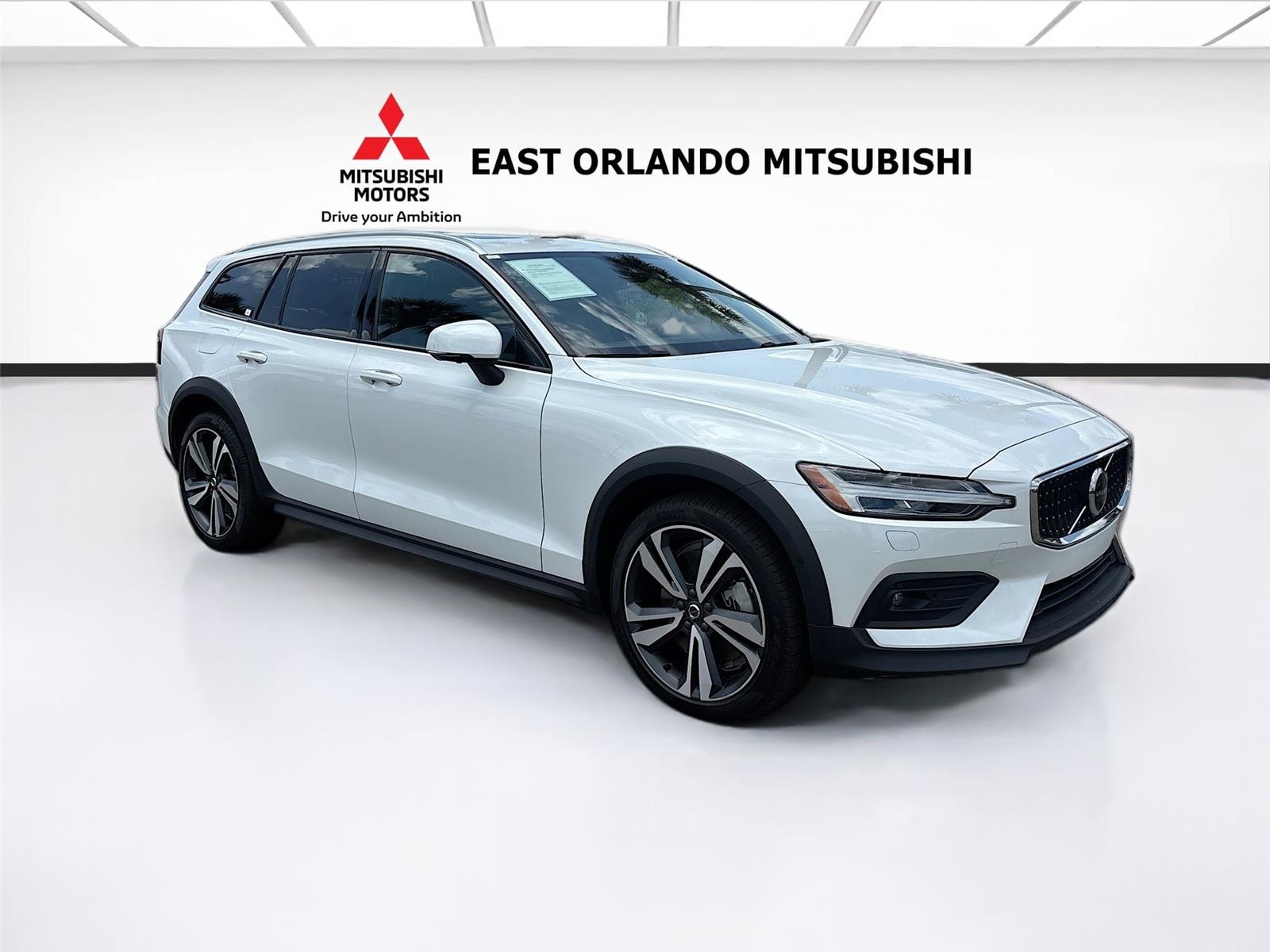 Crystal White Pearl 2025 Volvo V60 Cross Country B5 Plus AWD Wagon All-Wheel Drive Automatic