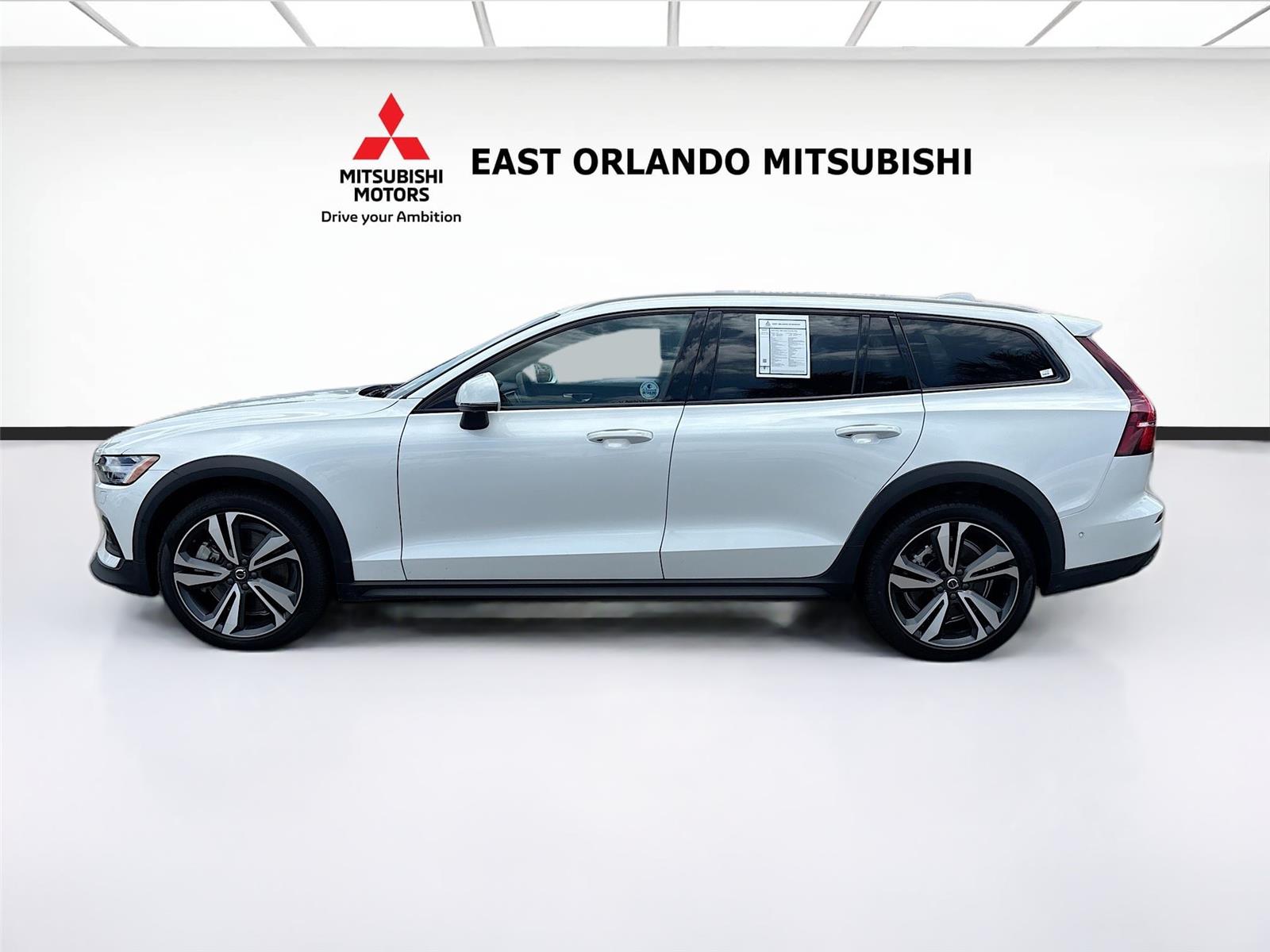 2025 Volvo V60 Cross Country Plus