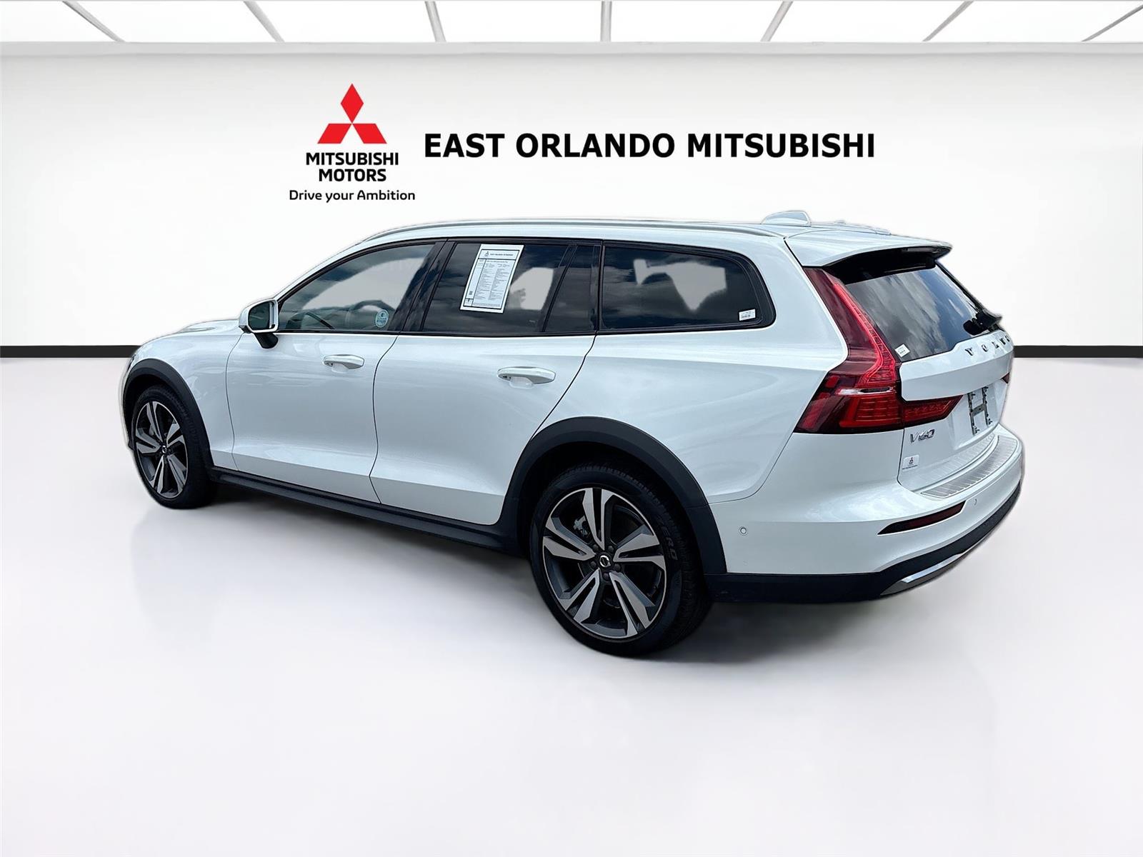 2025 Volvo V60 Cross Country Plus