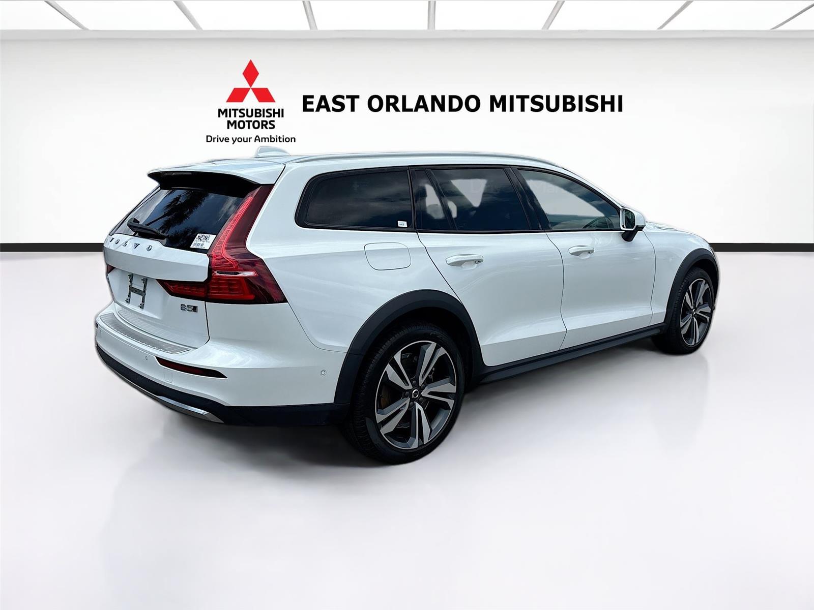 2025 Volvo V60 Cross Country Plus