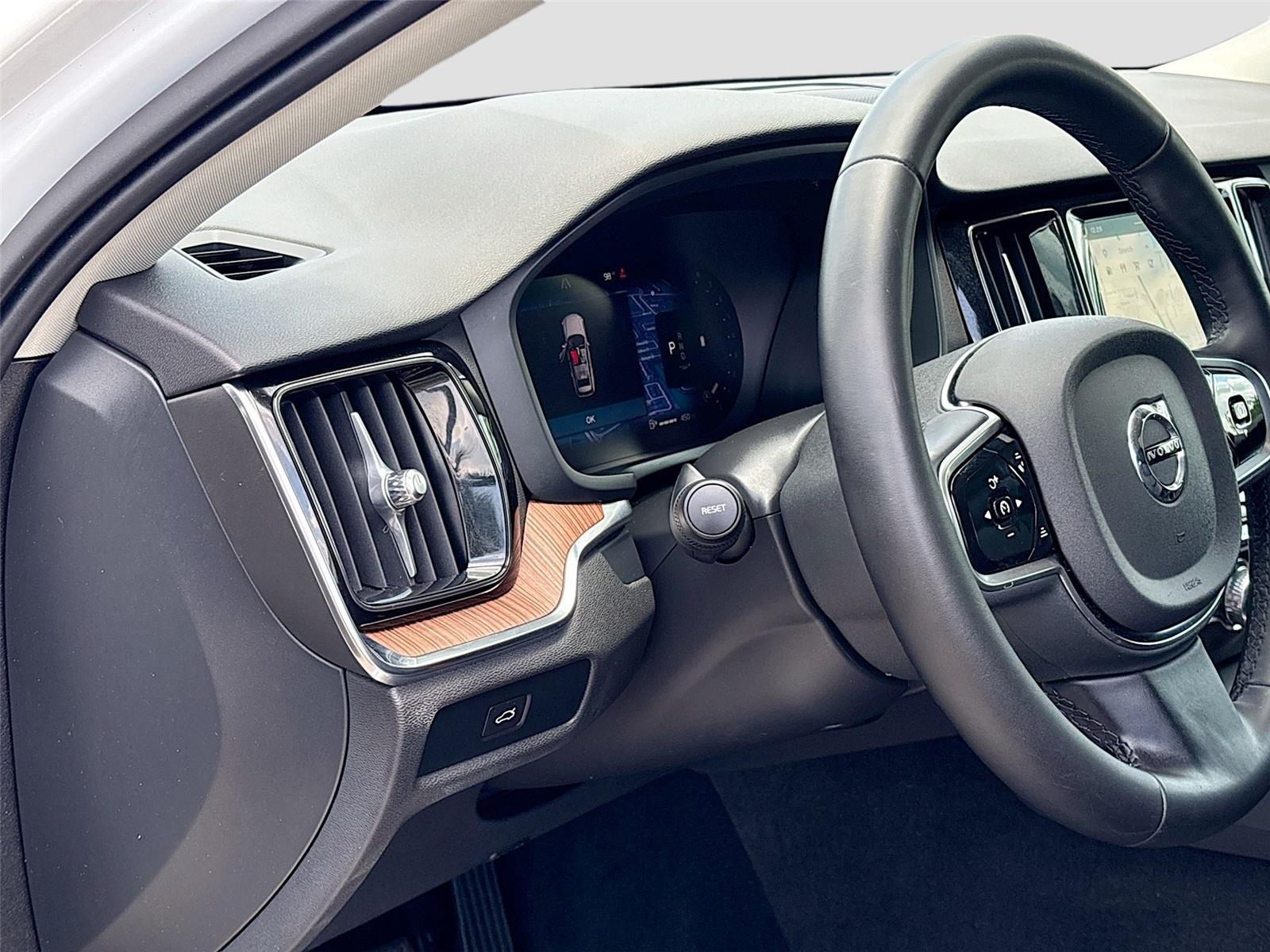2025 Volvo V60 Cross Country Plus