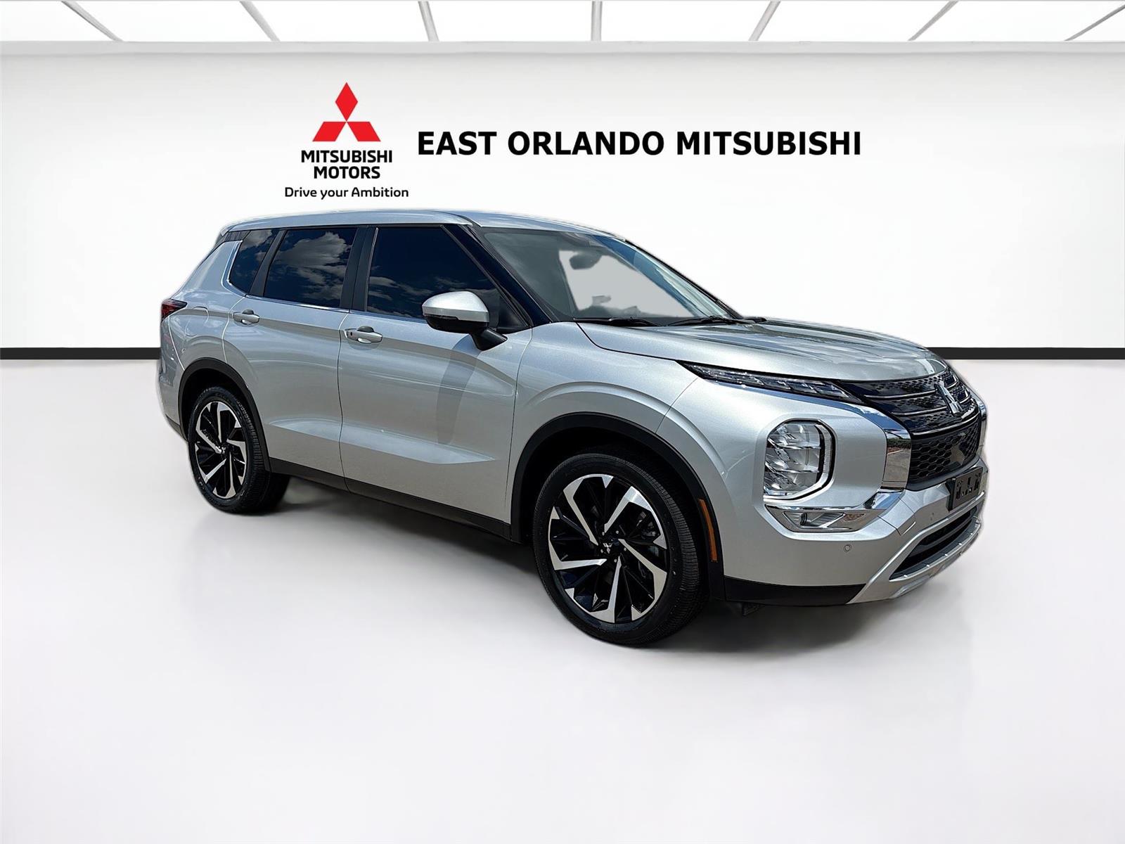Alloy Silver Metallic 2024 Mitsubishi Outlander SE FWD SUV / Crossover Front-Wheel Drive Continuously Variable Transmission