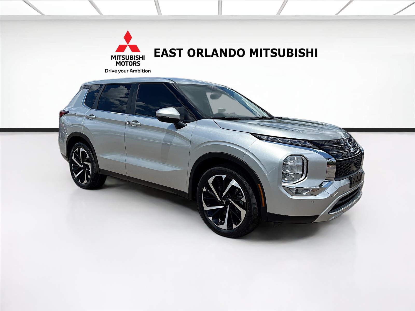 Alloy Silver Metallic 2024 Mitsubishi Outlander SE FWD SUV / Crossover Front-Wheel Drive Continuously Variable Transmission