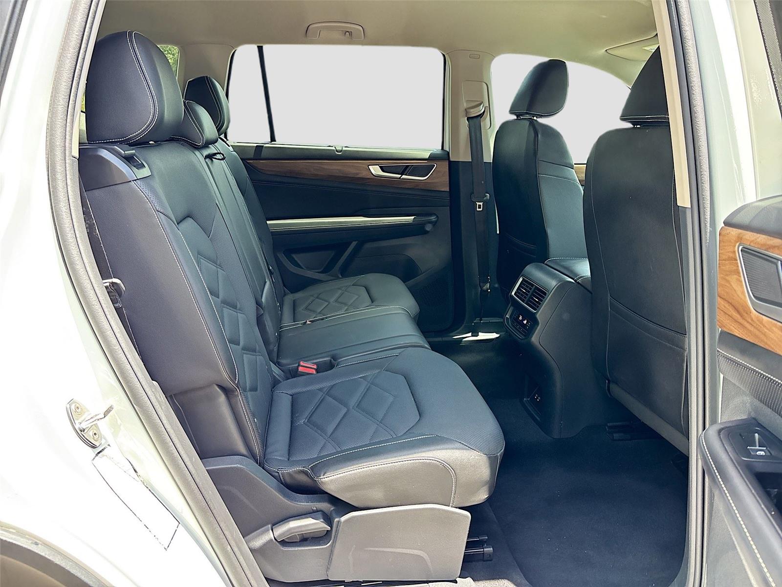 2025 Volkswagen Atlas 2.0T SE w/Technology