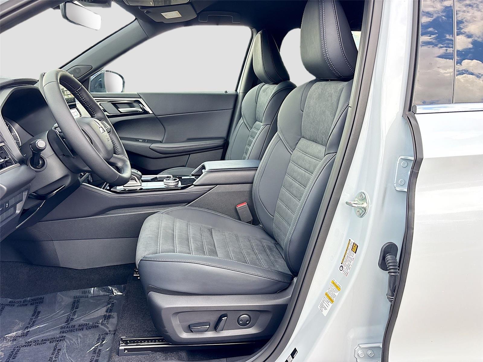2026 Mitsubishi Outlander LE
