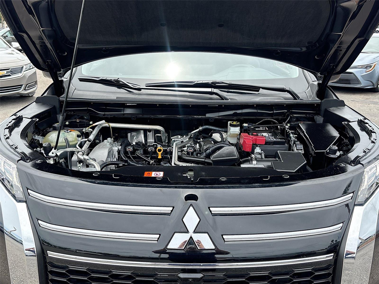 2025 Mitsubishi Outlander SE
