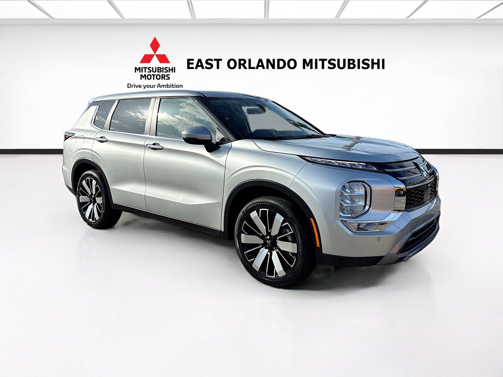 Alloy Silver Metallic 2025 Mitsubishi Outlander SUV / Crossover Front-Wheel Drive Continuously Variable Transmission