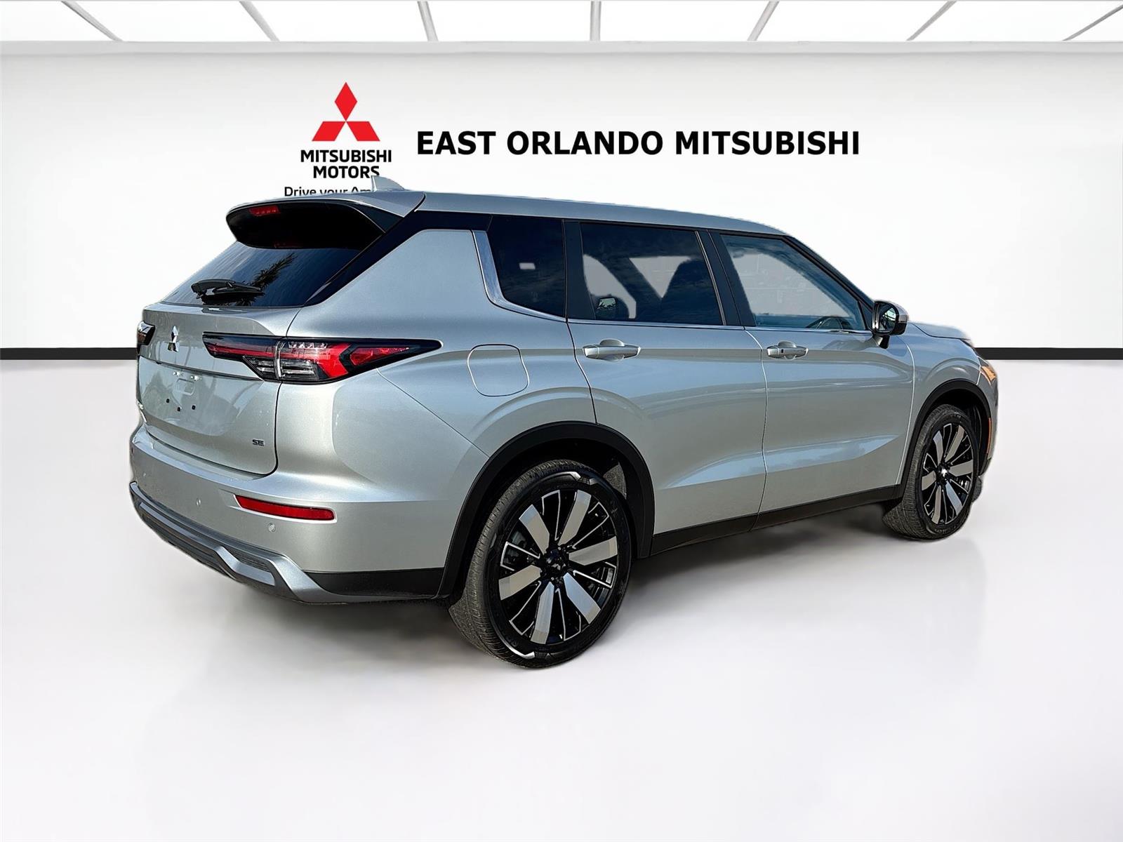2025 Mitsubishi Outlander SE