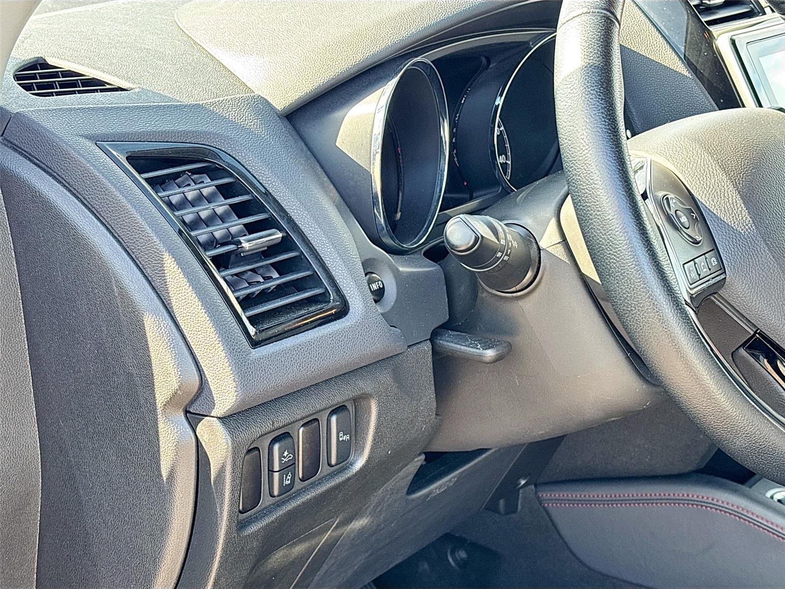 2025 Mitsubishi Outlander Sport SE