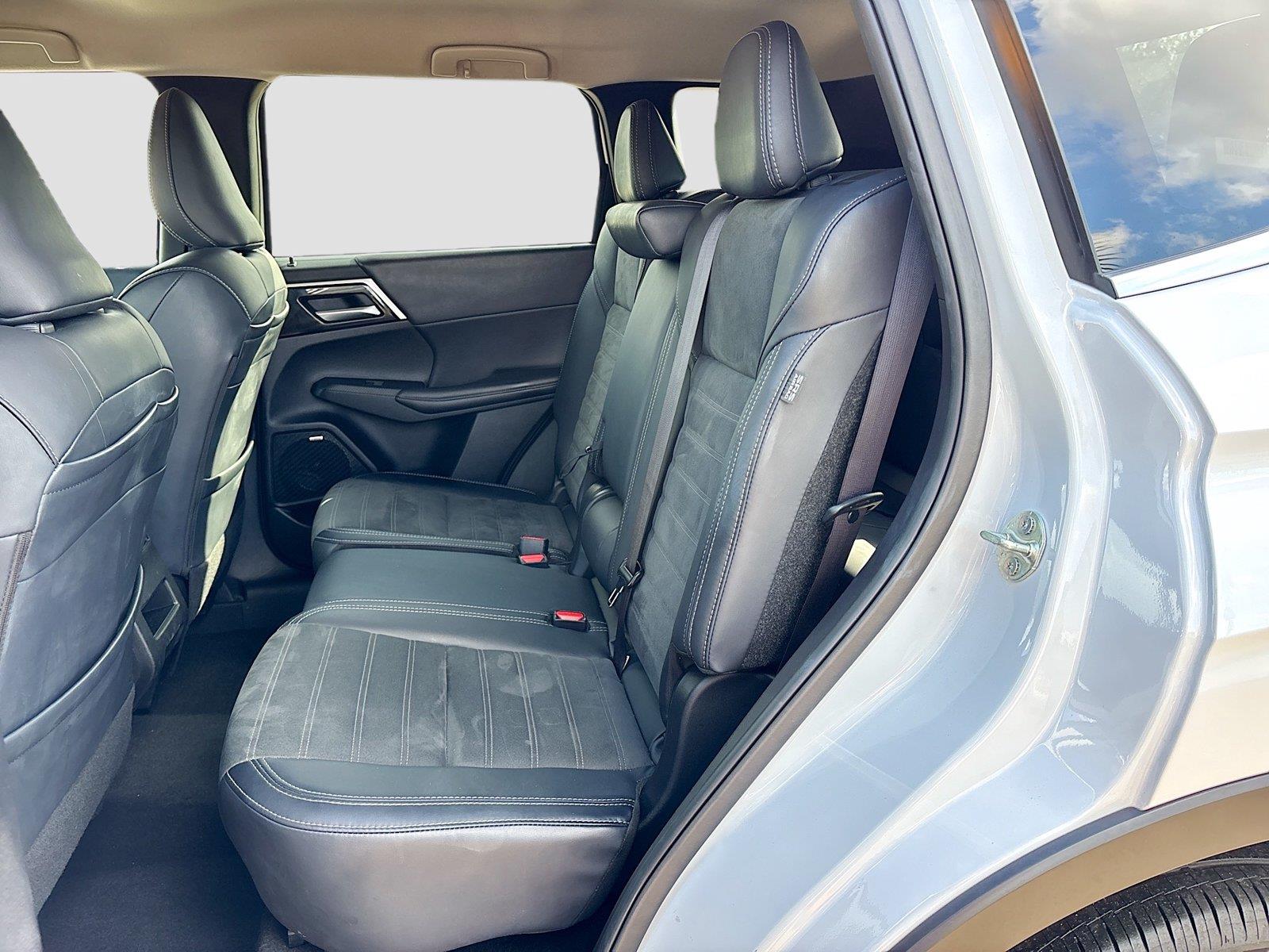 2025 Mitsubishi Outlander SE