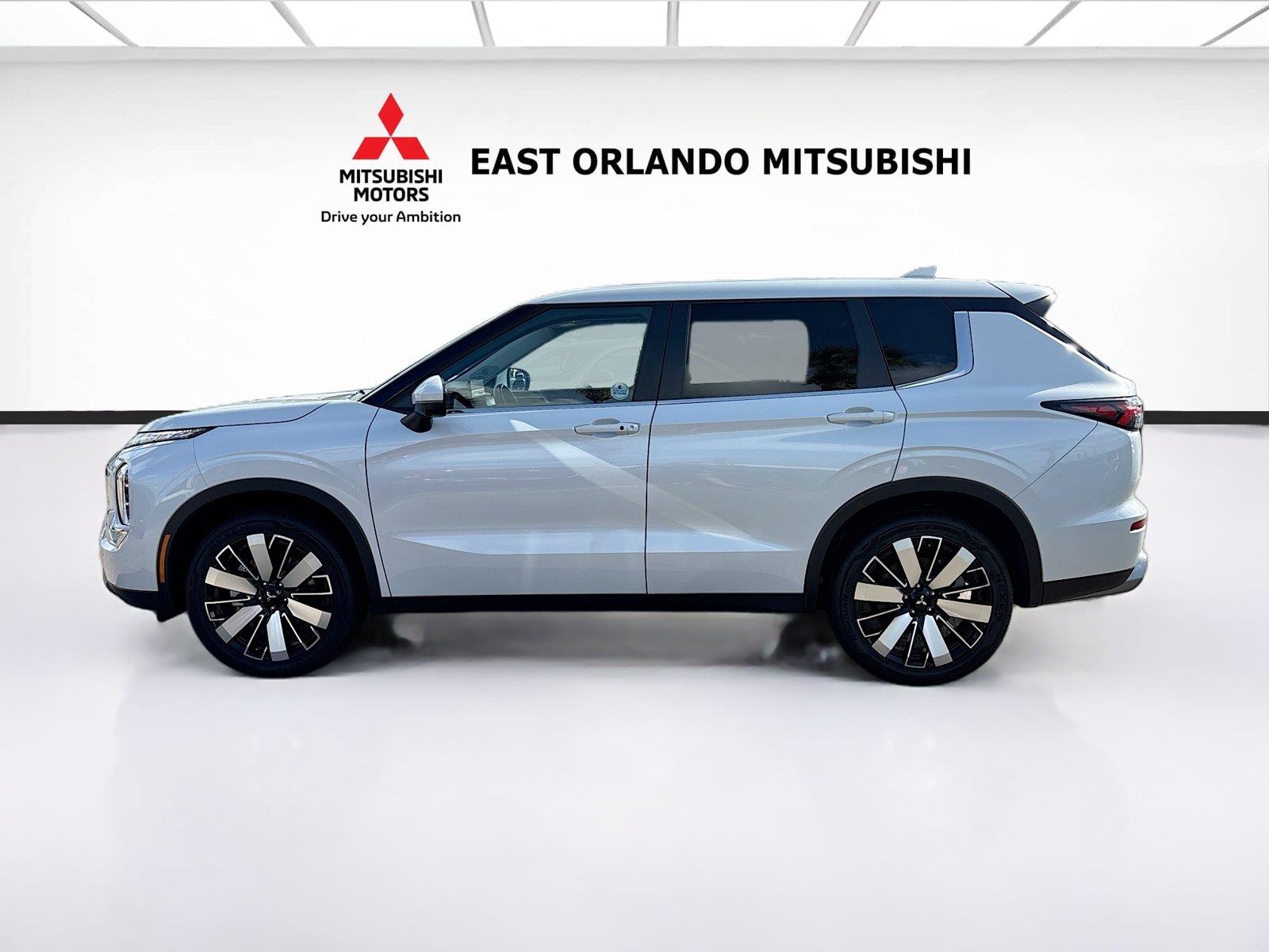 2025 Mitsubishi Outlander SE