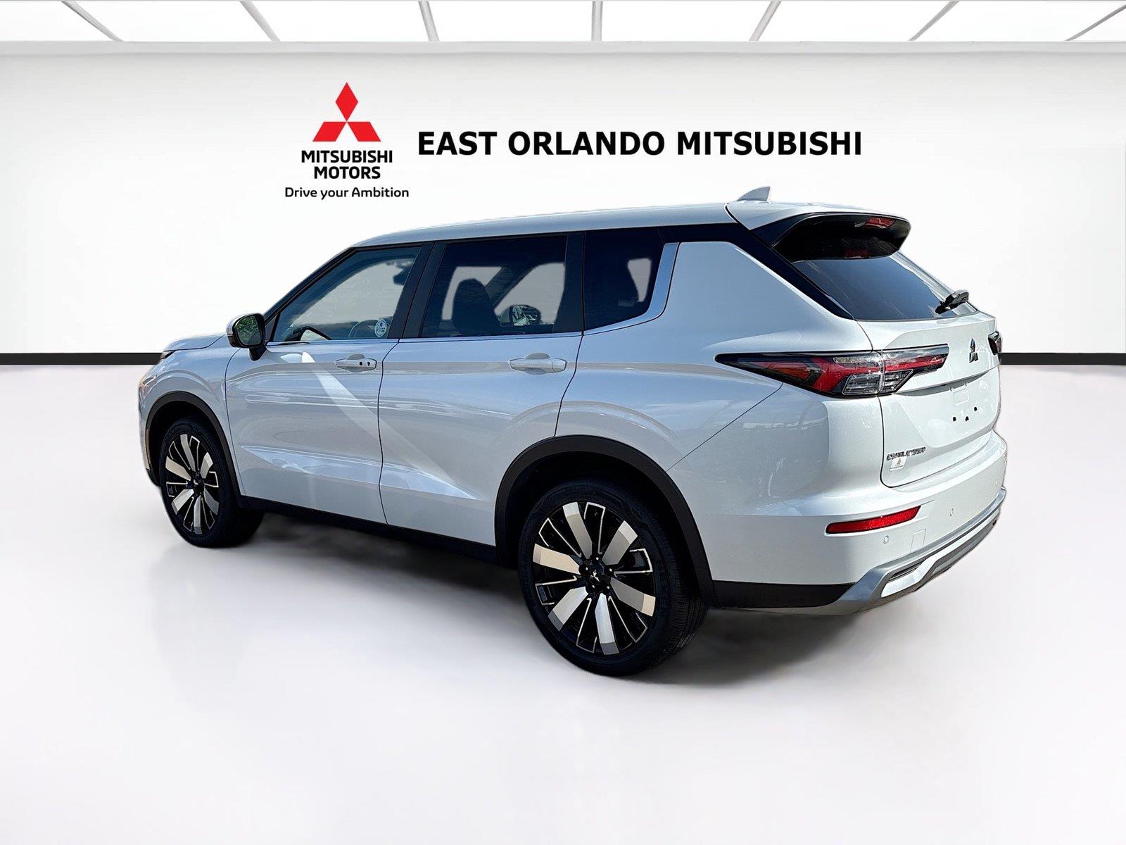 2025 Mitsubishi Outlander SE