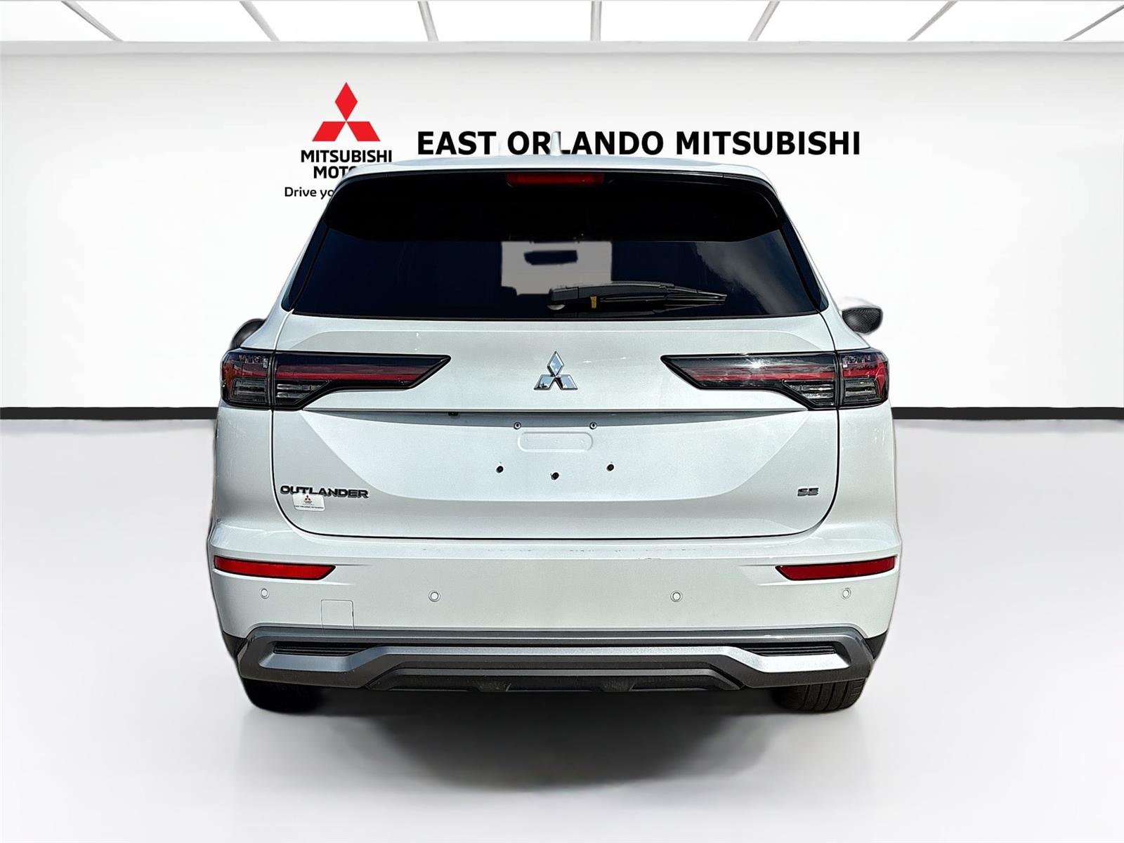 2025 Mitsubishi Outlander SE