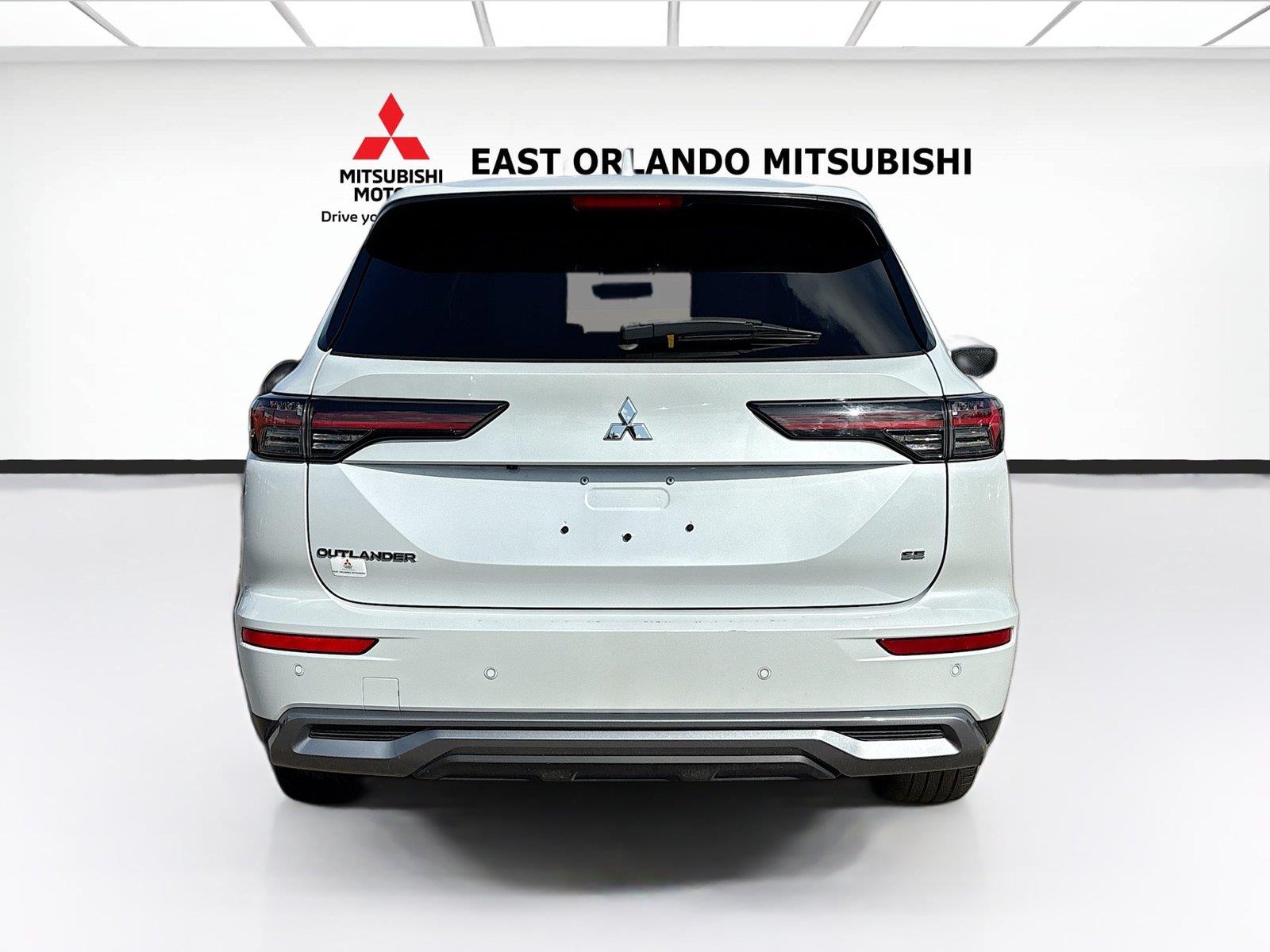 2025 Mitsubishi Outlander SE