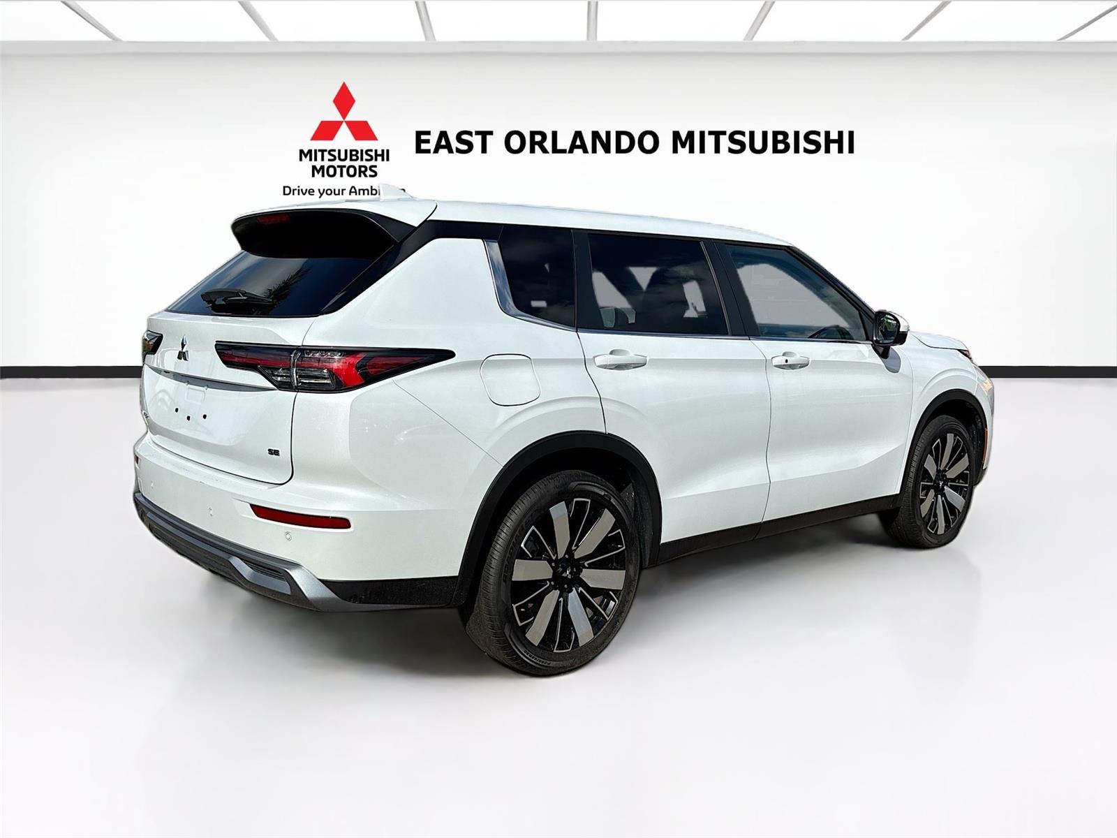 2025 Mitsubishi Outlander SE