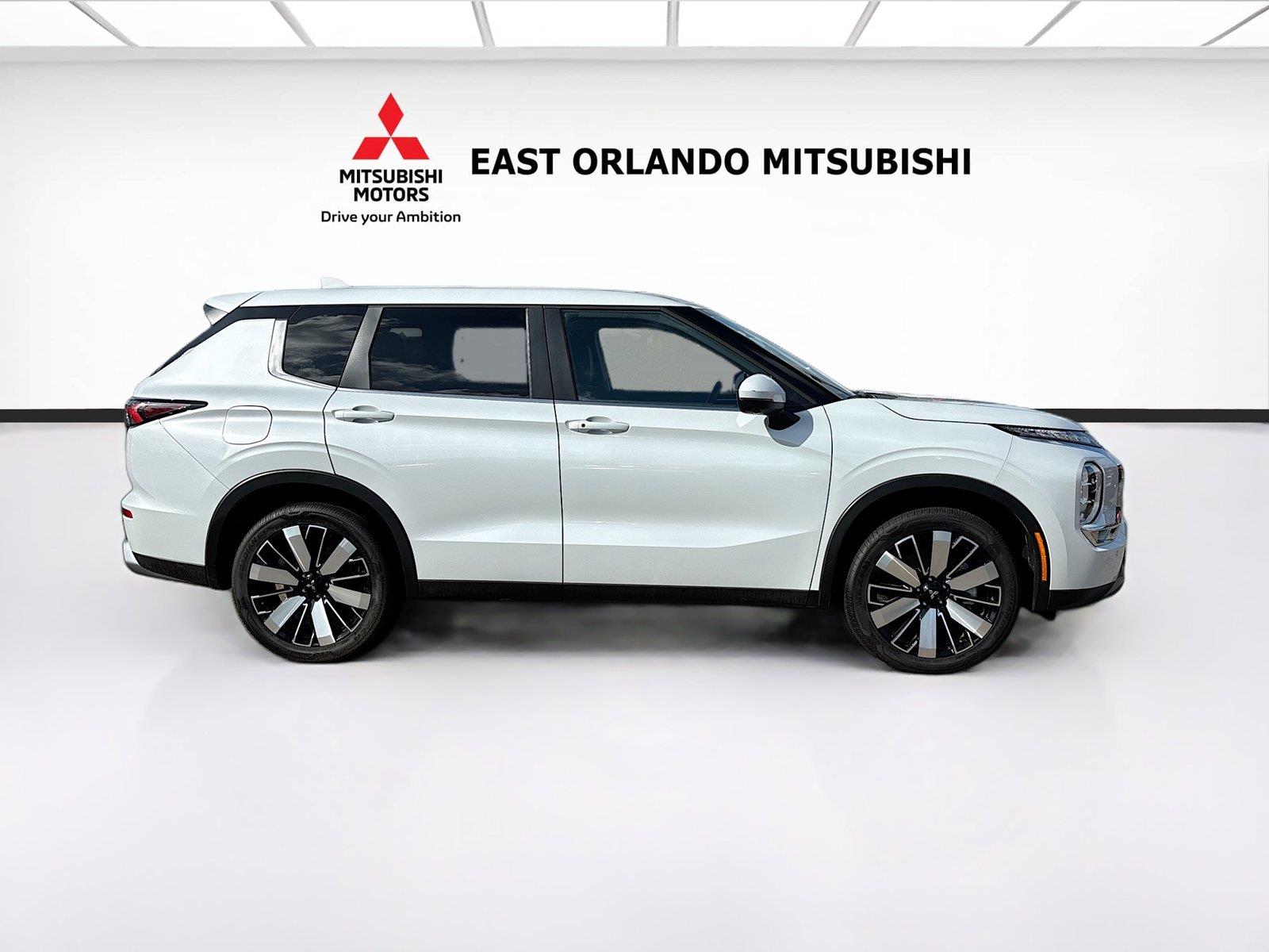 2025 Mitsubishi Outlander SE