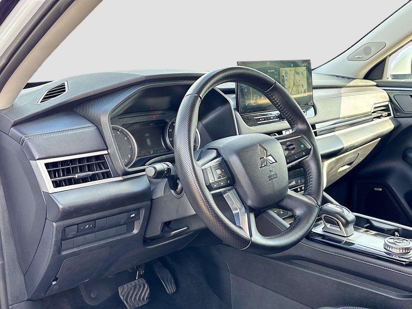 2025 Mitsubishi Outlander SE