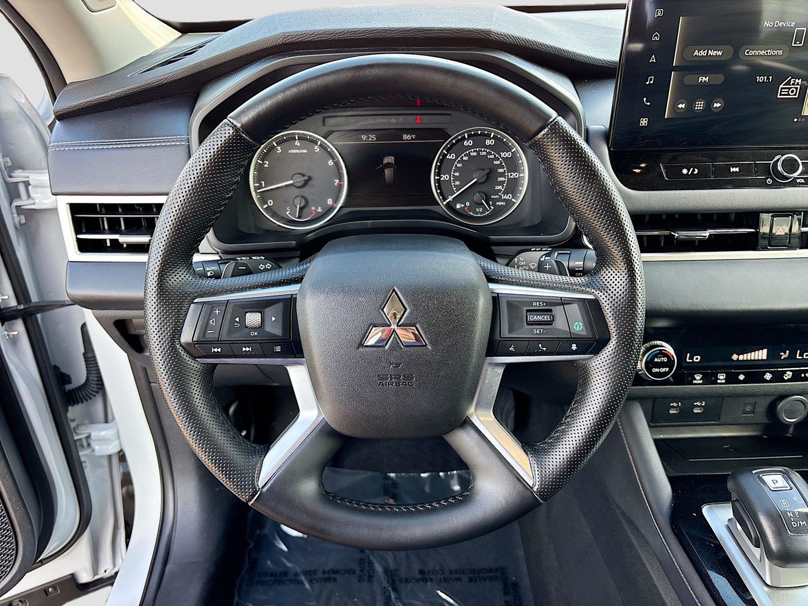 2025 Mitsubishi Outlander SE