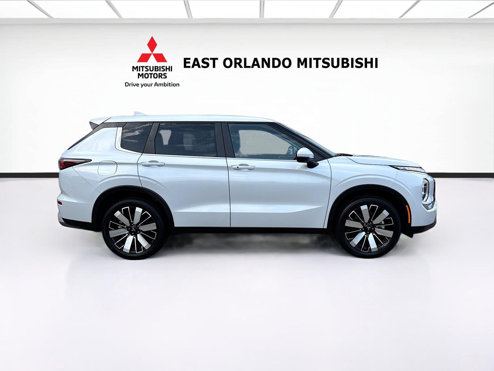 2025 Mitsubishi Outlander SE