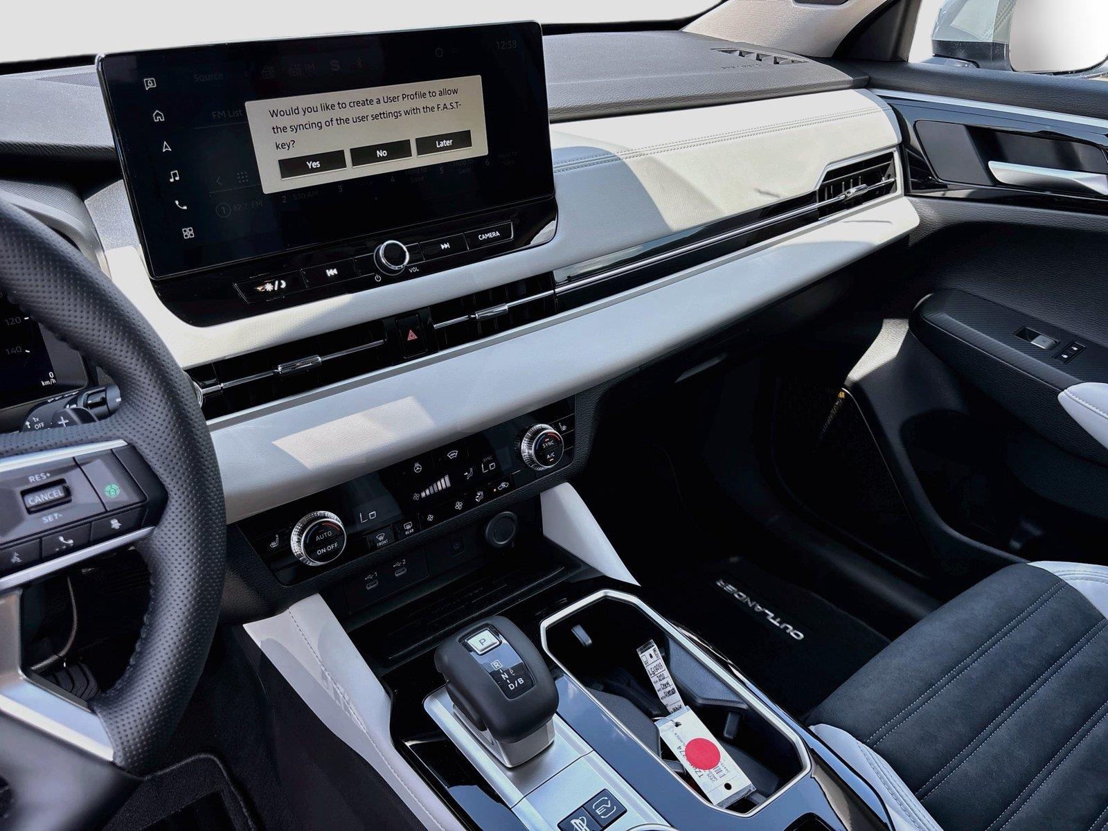 2026 Mitsubishi Outlander Plug-In Hybrid SE
