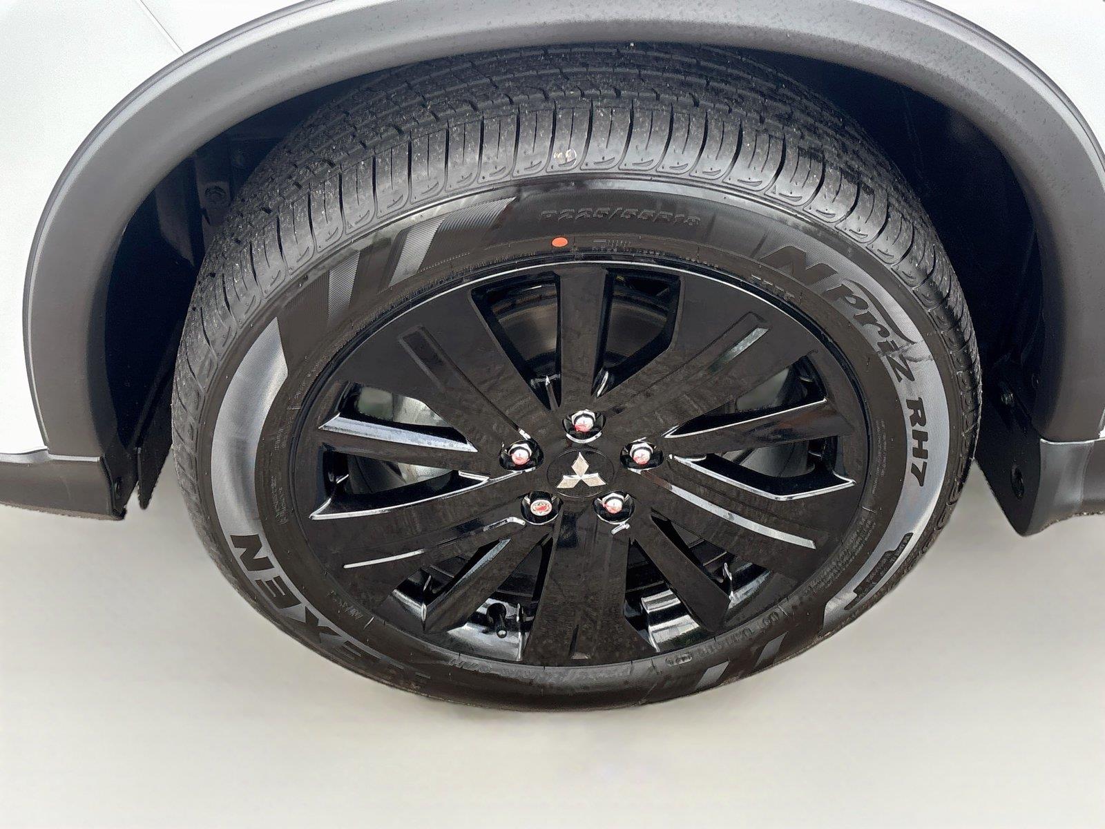 2027 Mitsubishi Outlander Sport LE